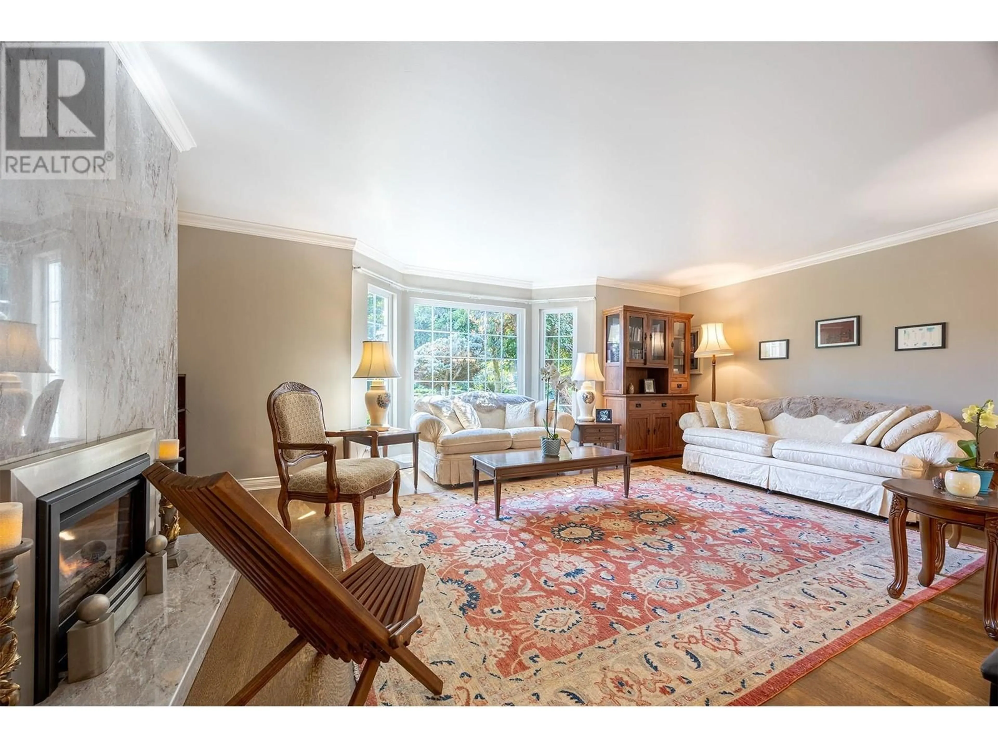 Living room, wood floors for 539 NEWCROFT PLACE, West Vancouver British Columbia V7T1W9