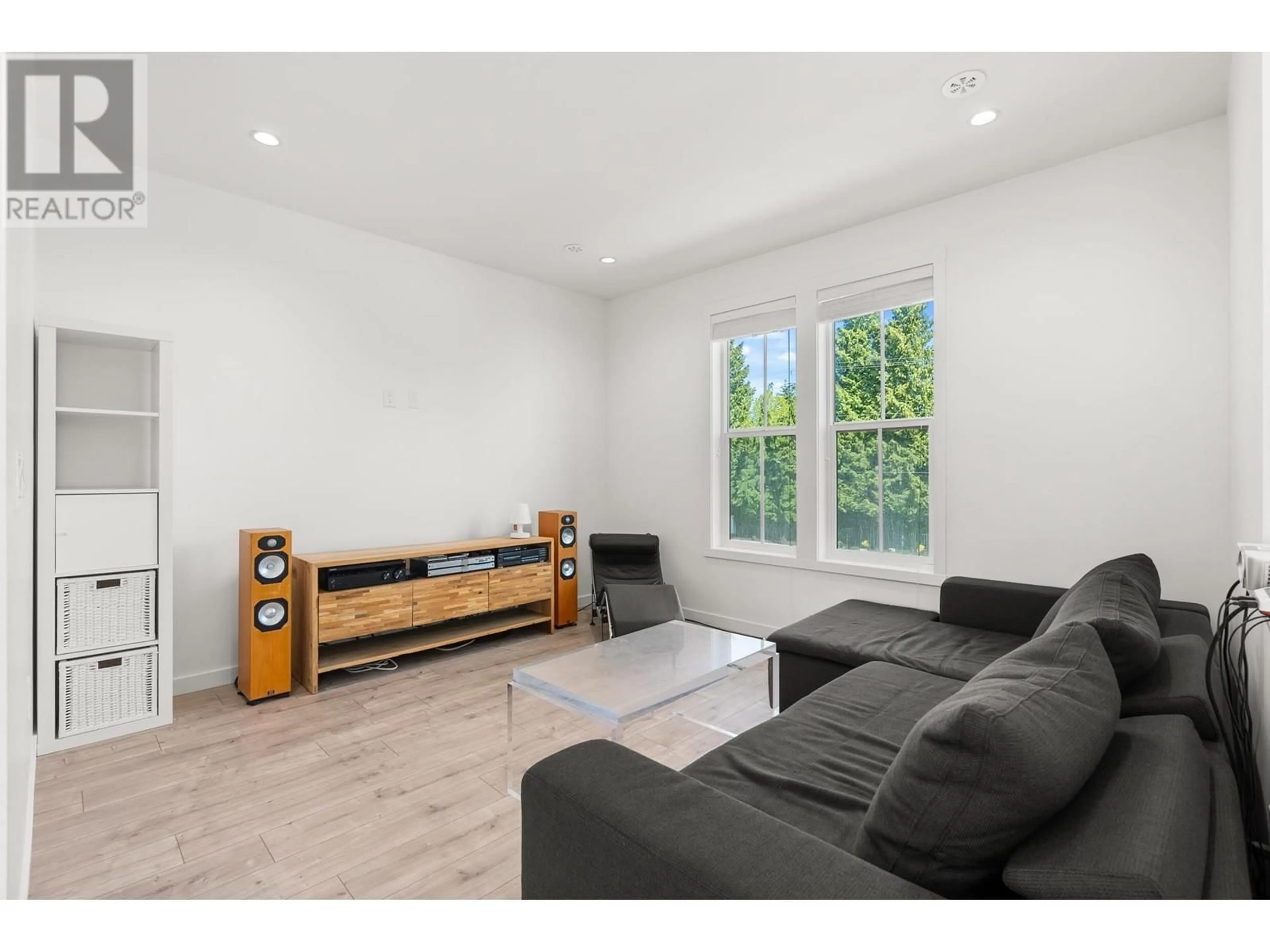 Living room, wood floors for 19 6429 MARKET AVENUE, Delta British Columbia V4L0A8