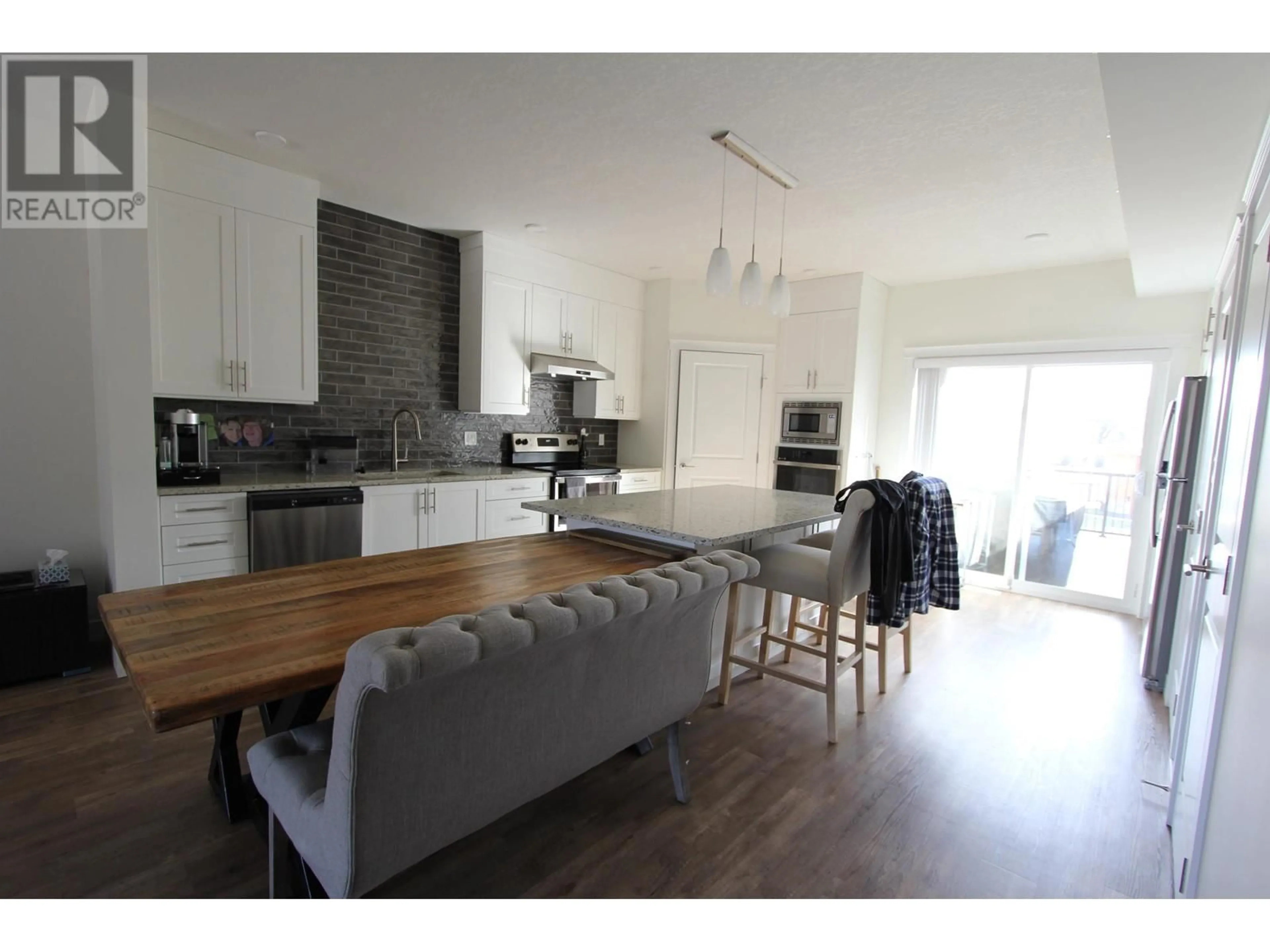 Open concept kitchen for 102 985 PATRICIA BOULEVARD, Prince George British Columbia V2L3V6