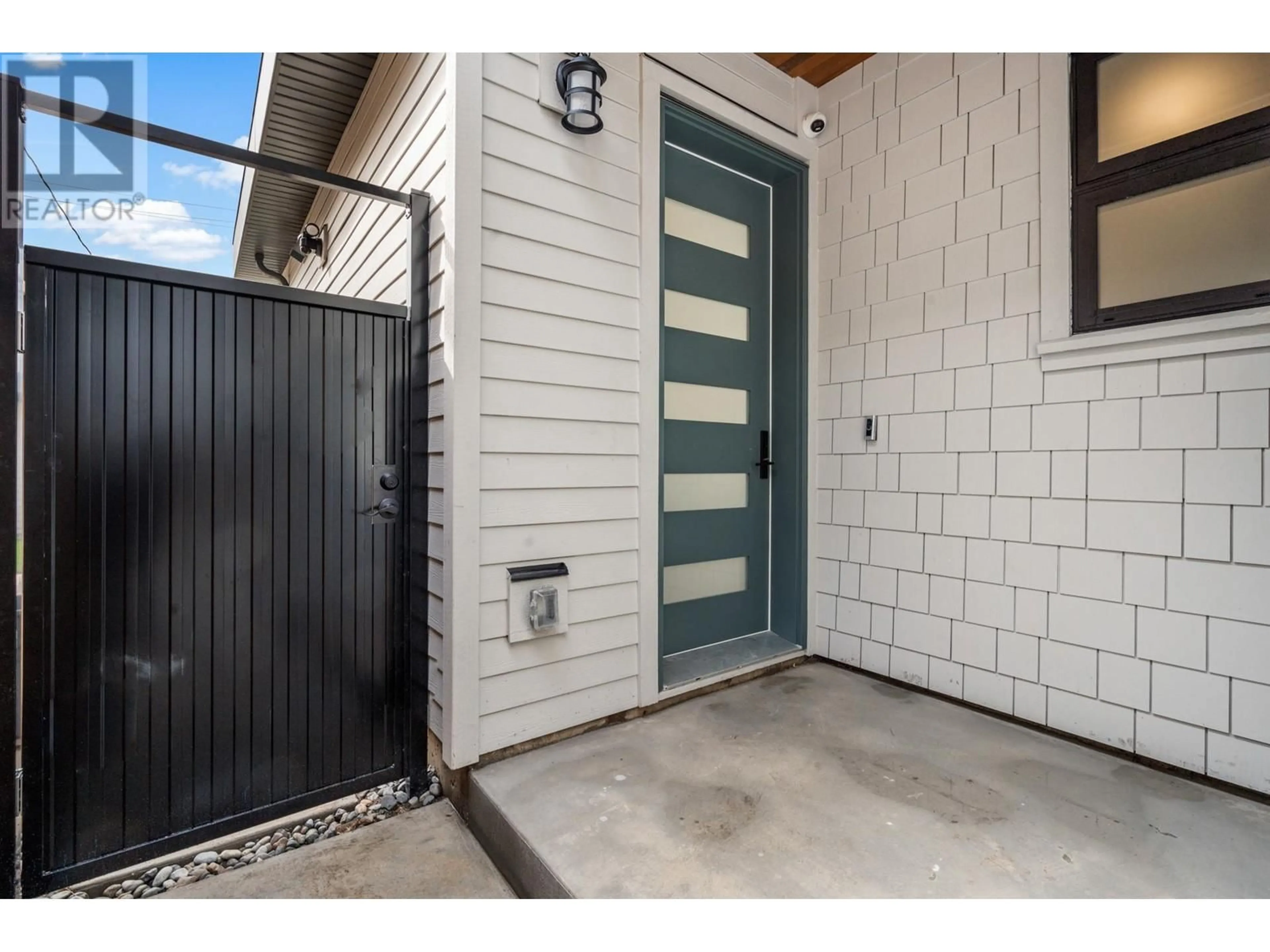 Indoor entryway for 2 3494 FRANKLIN STREET, Vancouver British Columbia V5K1Y3