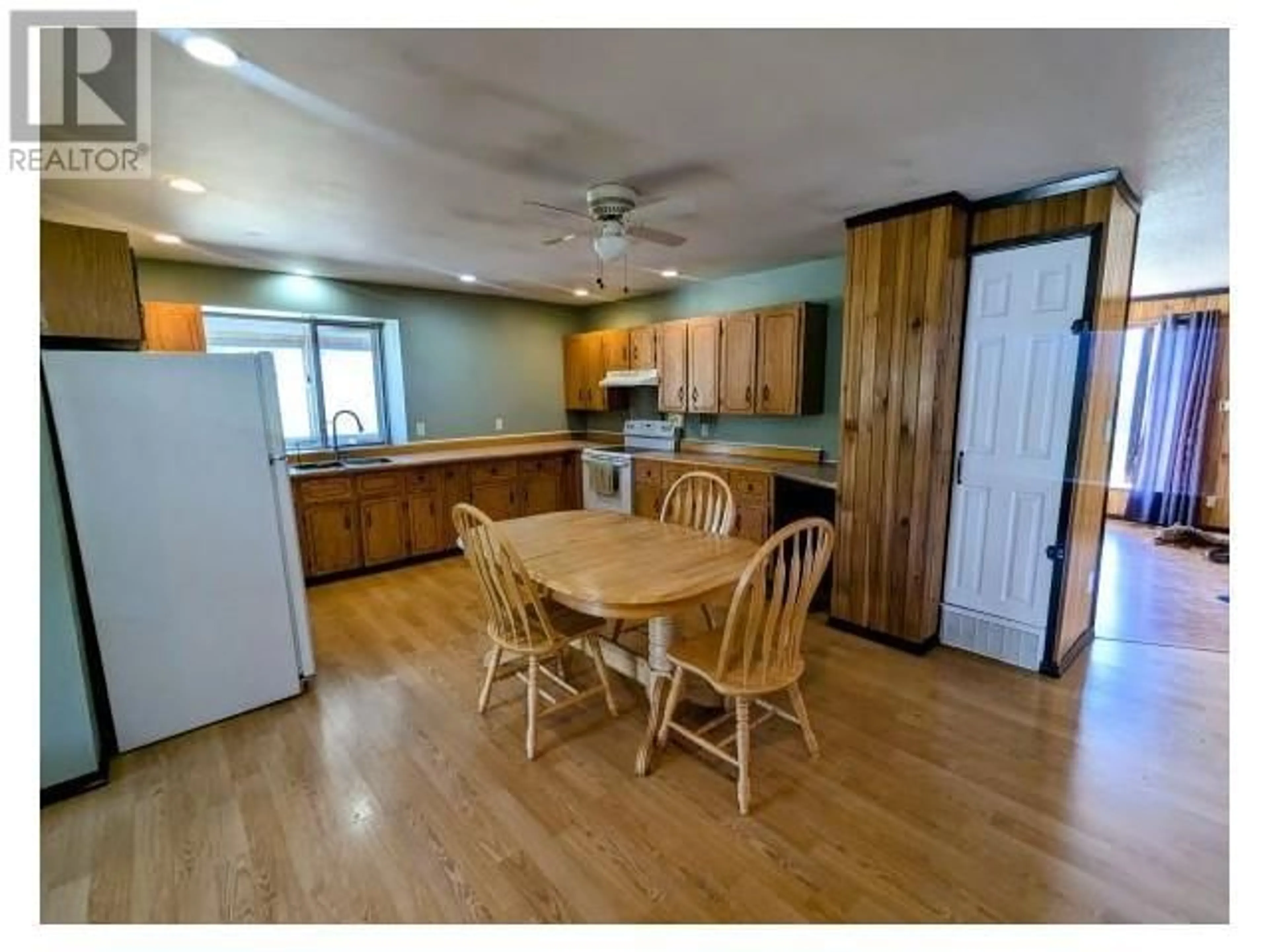 Open concept kitchen, wood/laminate floor for 5255 PITNEY ROAD, Valemount British Columbia V0E2Z0