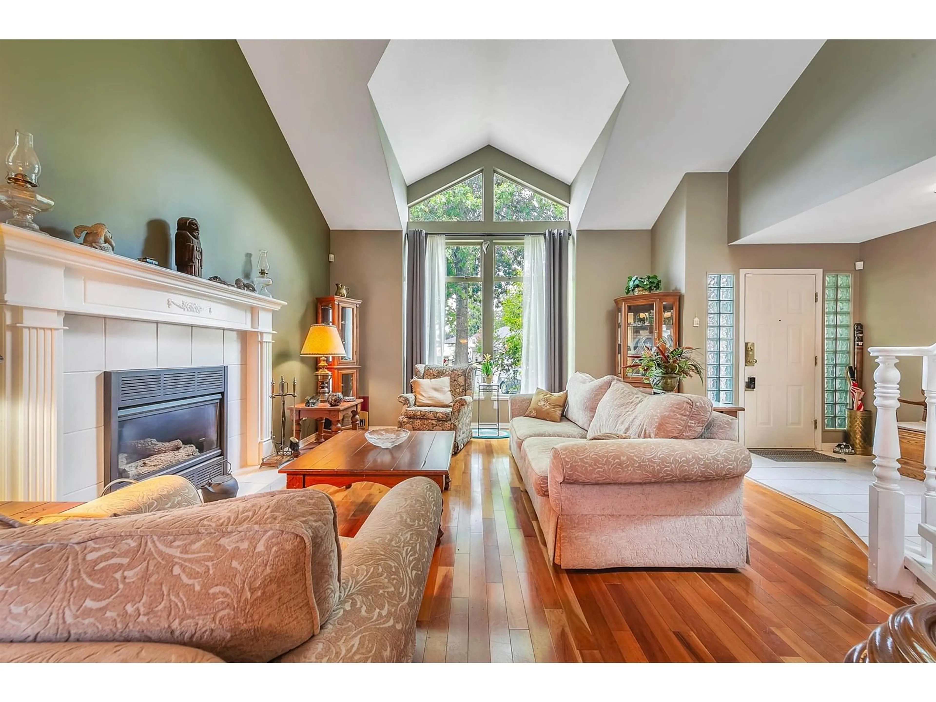 Living room, wood floors for 20481 97A AVENUE, Langley British Columbia V1M2H4