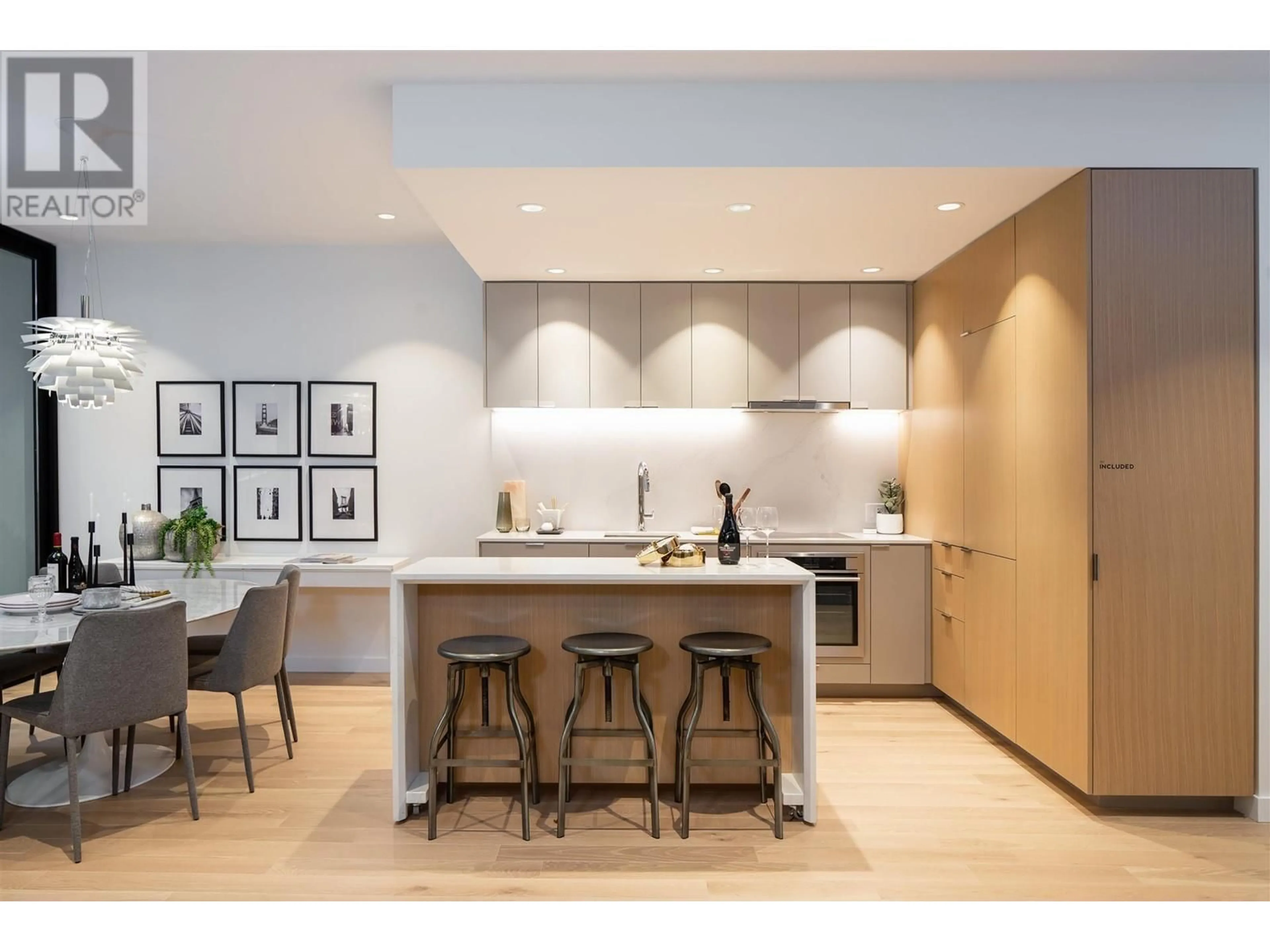 Contemporary kitchen for 707 239 KEEFER STREET, Vancouver British Columbia V0V0V0