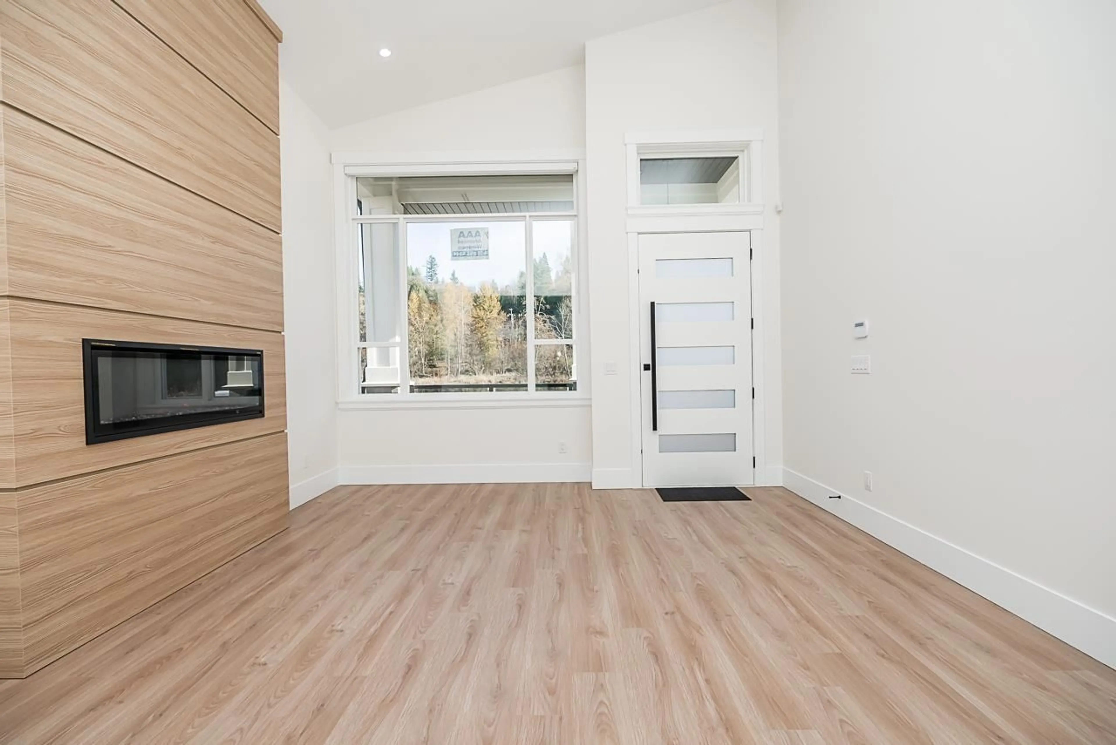 Indoor entryway, wood floors for 10607 124A STREET, Surrey British Columbia V3V0E2