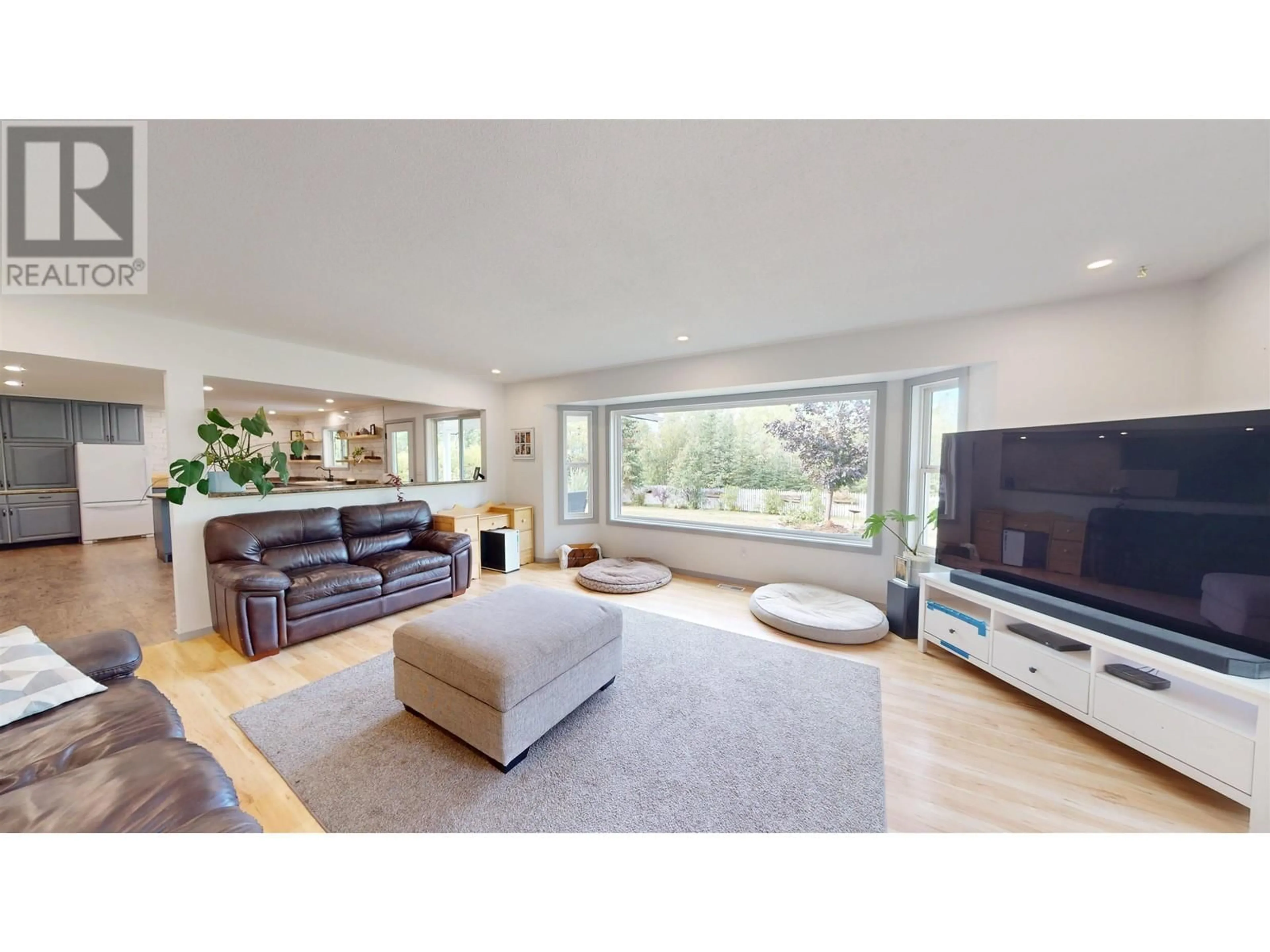 Living room, wood floors for 1026 ESTATES DRIVE, Houston British Columbia V0J1Z1