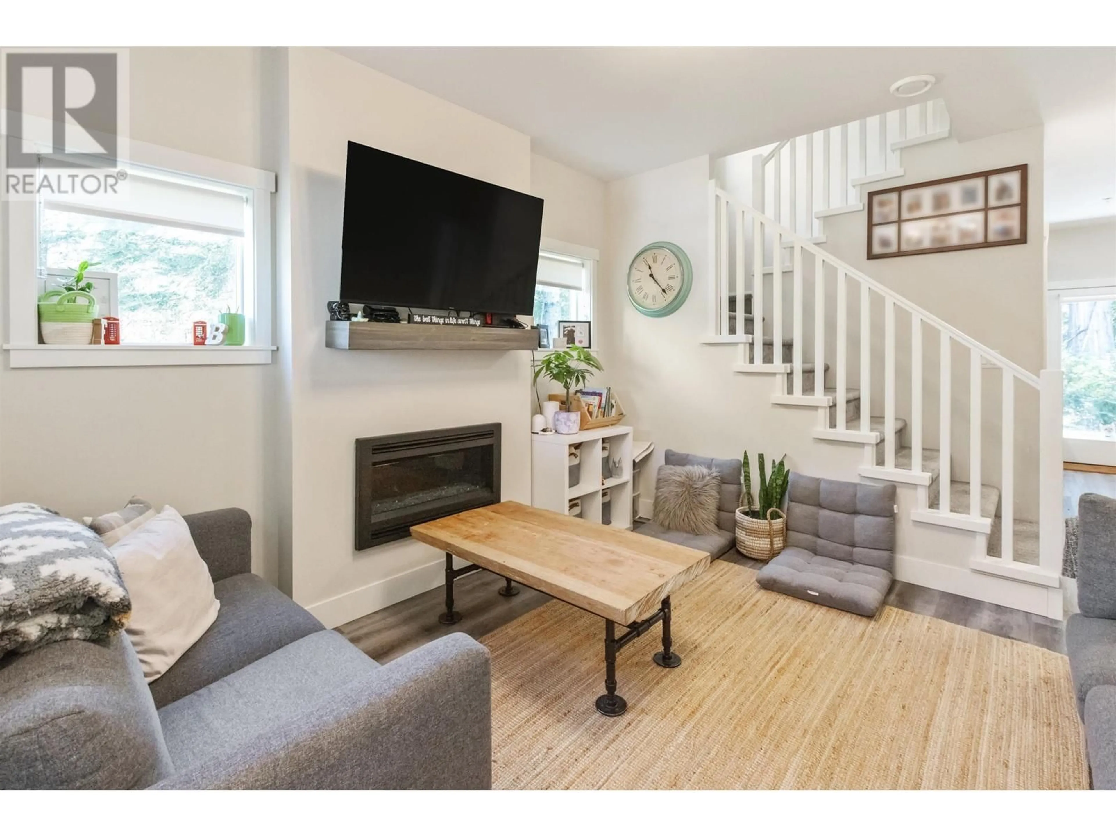 Living room, wood floors for 20 950 WOODSWORTH ROAD, Gibsons British Columbia V0N1V7