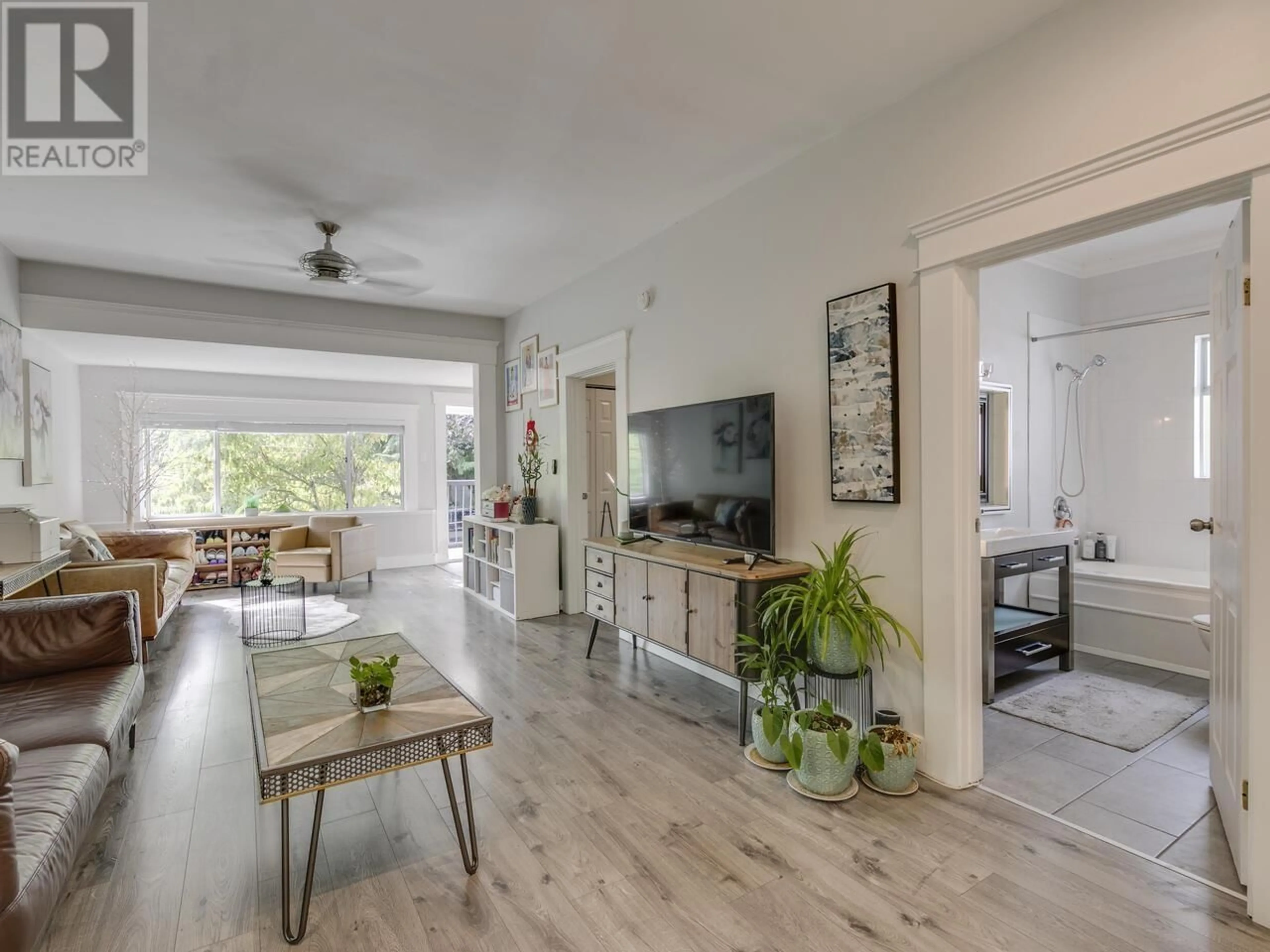 Living room, wood floors for 1577 E 26TH AVENUE, Vancouver British Columbia V5N2W1