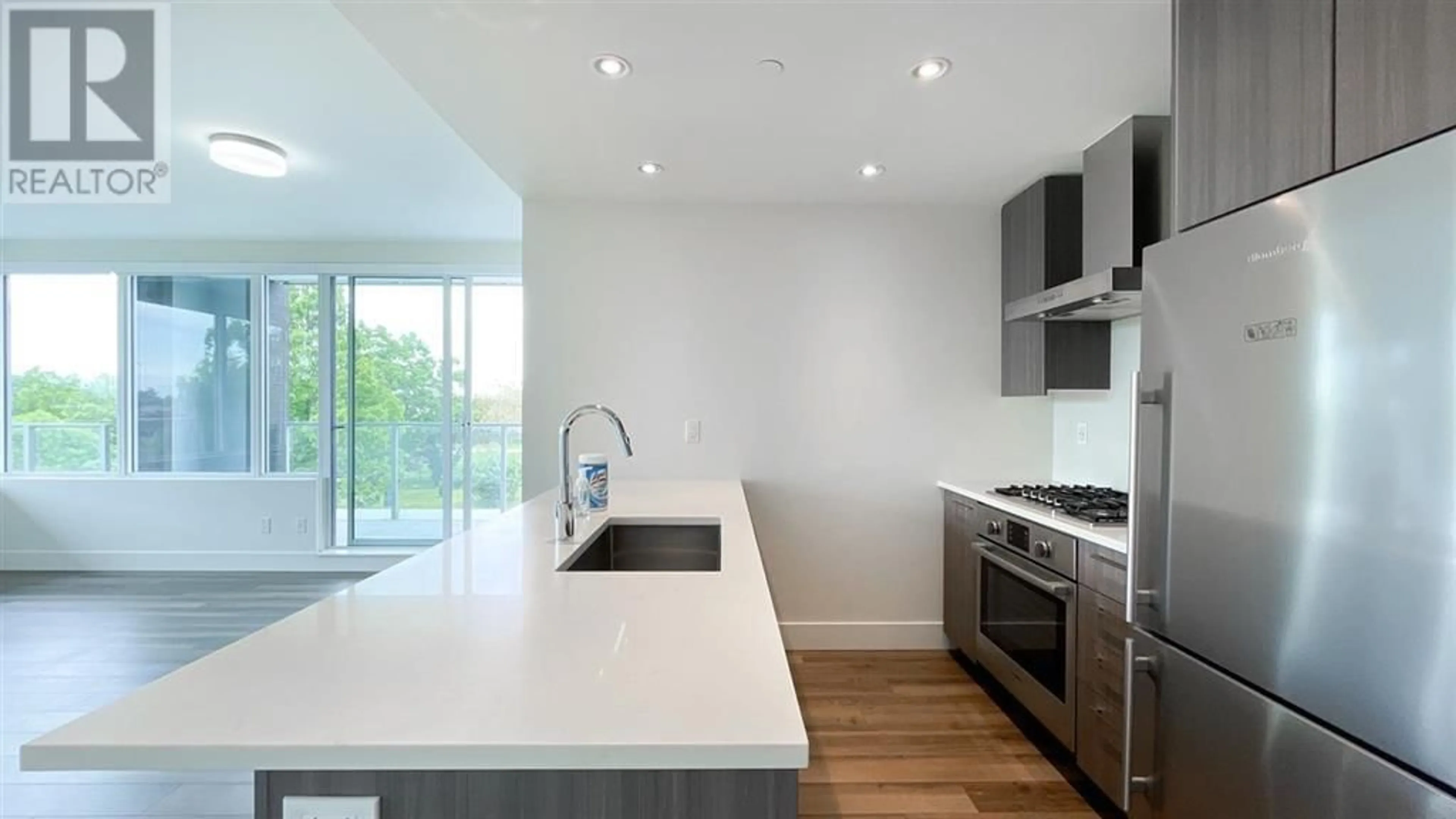 Open concept kitchen for 307 10788 NO. 5 ROAD, Richmond British Columbia V6W0B7