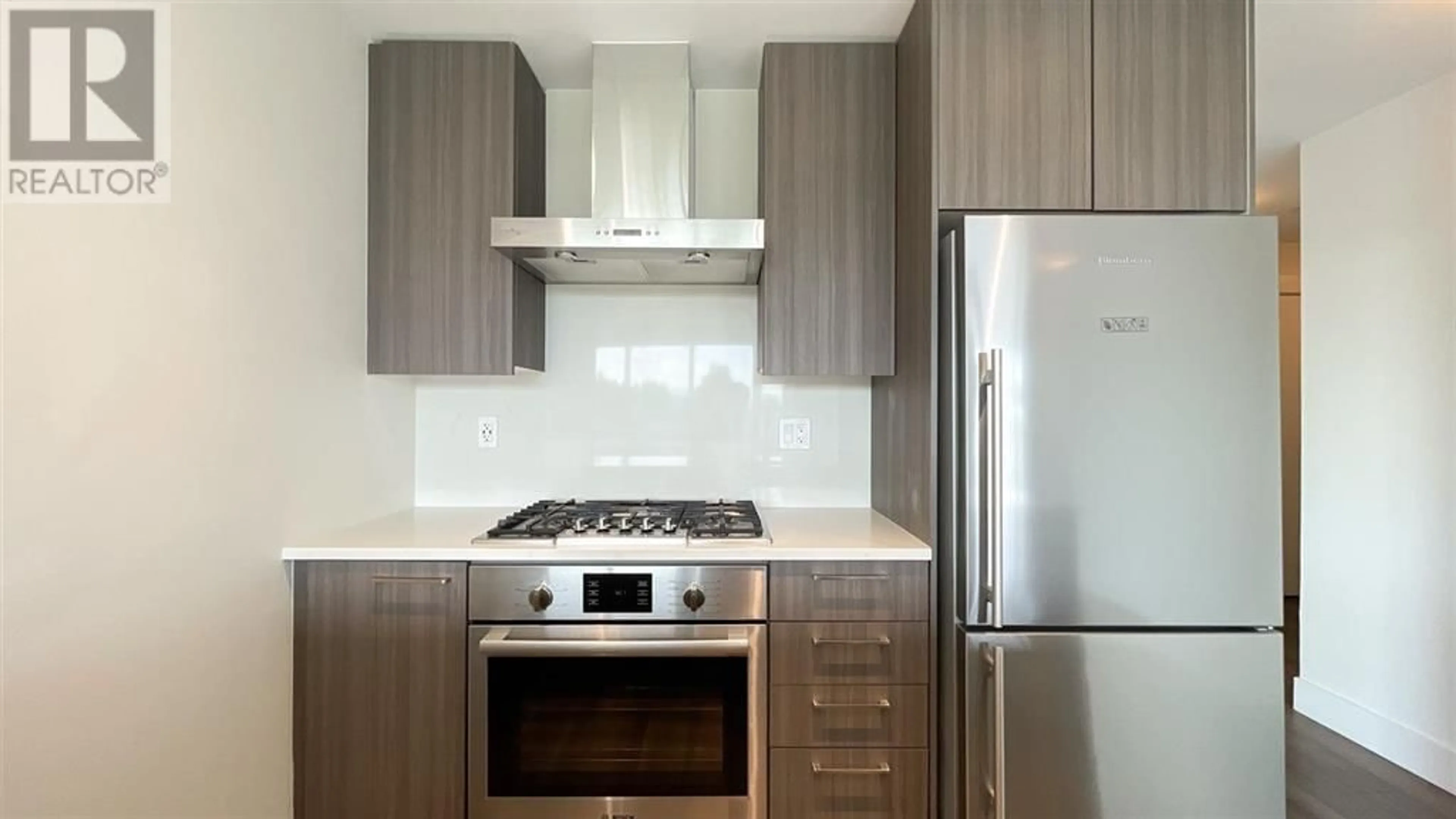 Standard kitchen for 307 10788 NO. 5 ROAD, Richmond British Columbia V6W0B7