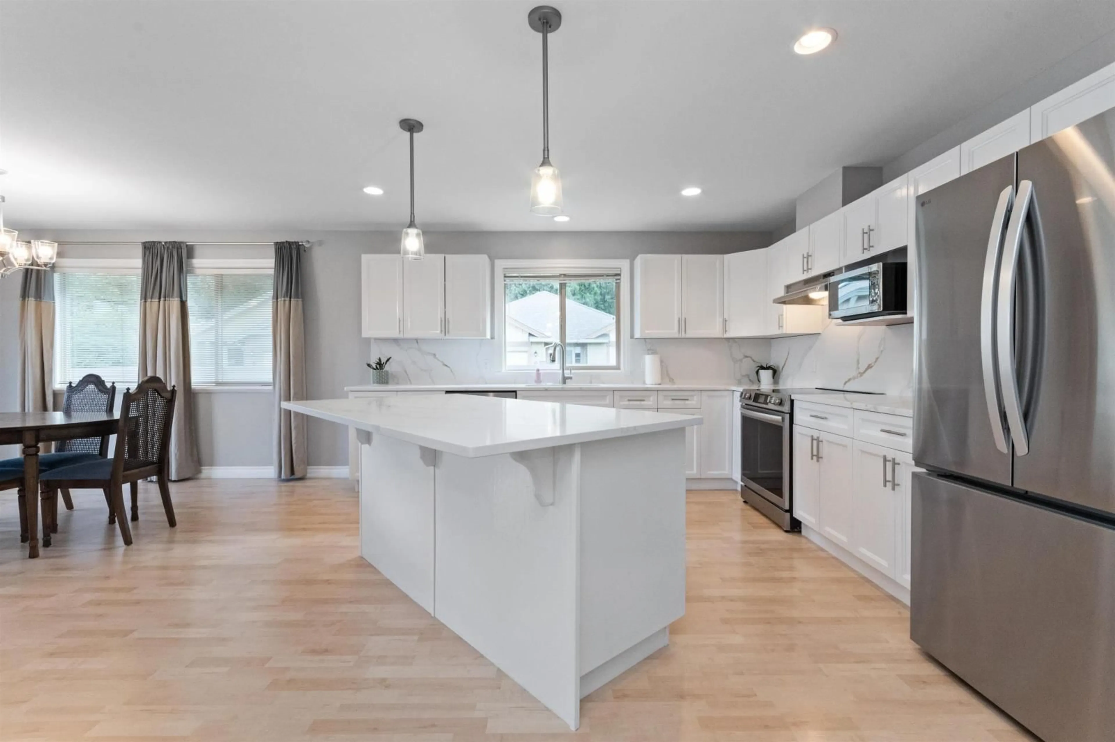 Open concept kitchen for 104 46000 THOMAS ROAD|Vedder Crossing, Chilliwack British Columbia V2R5W6