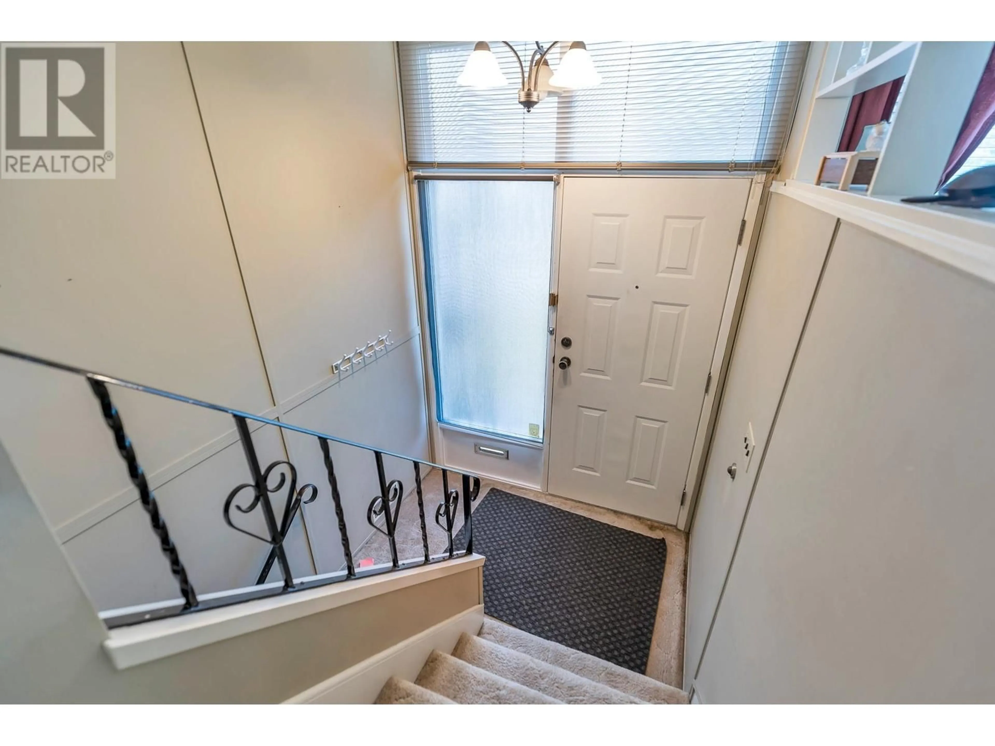 Indoor entryway, wood floors for 3640 ST. ANNE STREET, Port Coquitlam British Columbia V3B4G8