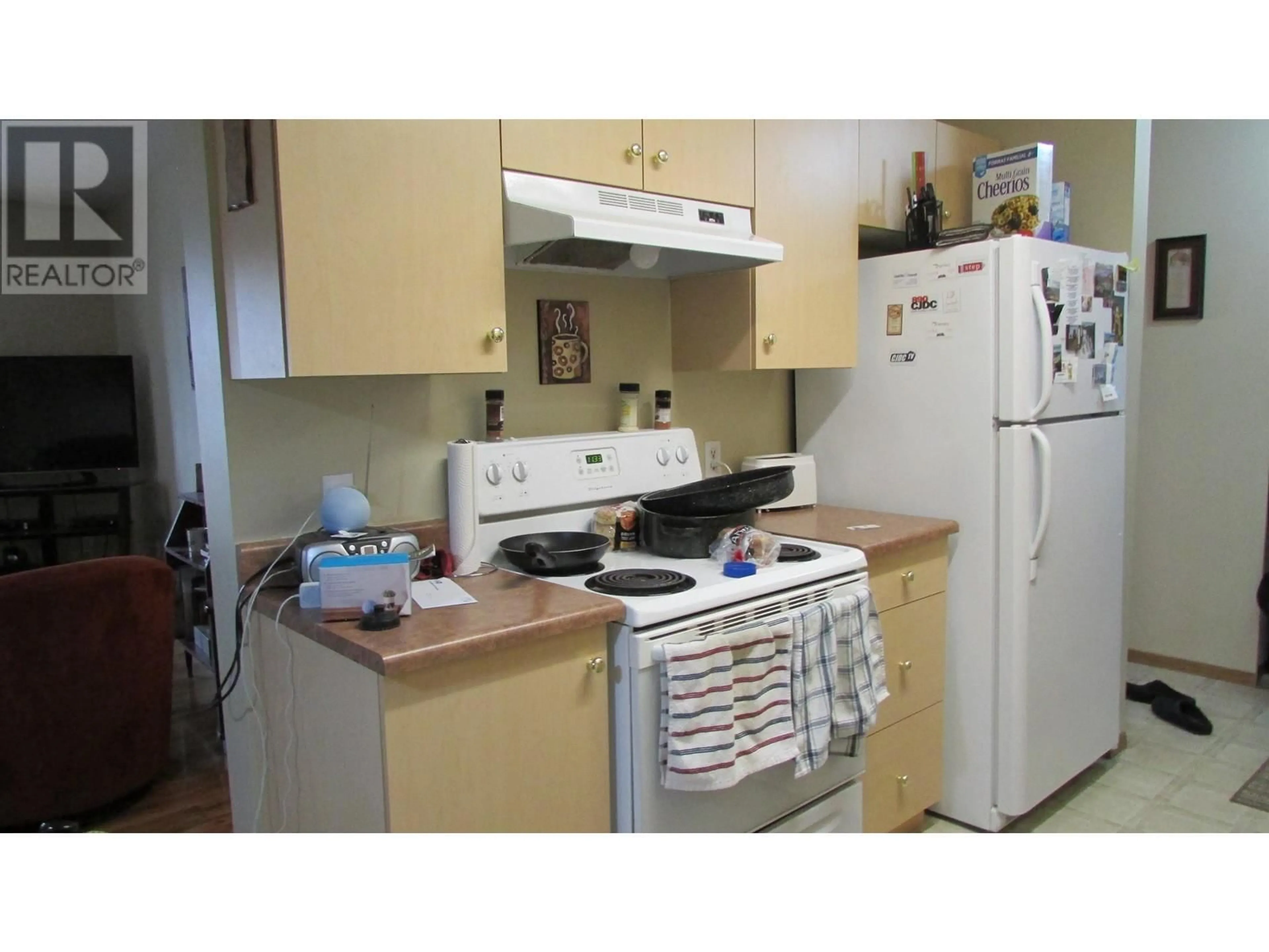 Standard kitchen, wood floors, cottage for 404 8507 86 STREET, Fort St. John British Columbia V1J0E4