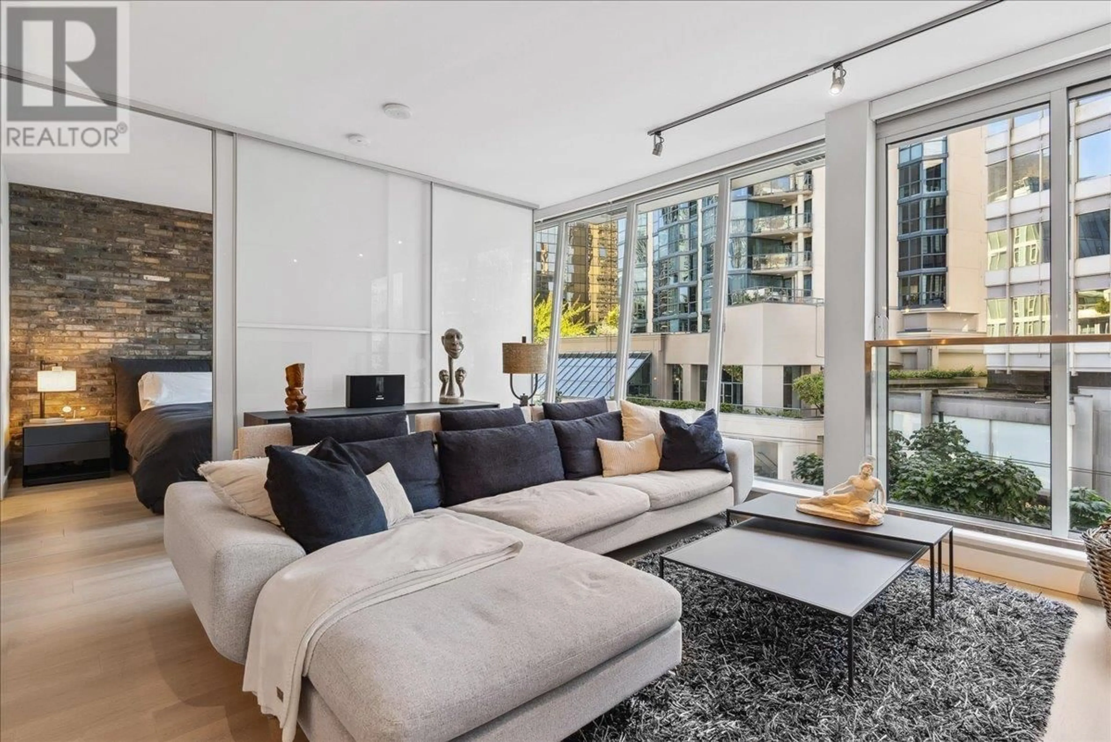 Living room, wood floors for 402 1477 W PENDER STREET, Vancouver British Columbia V6G2S3