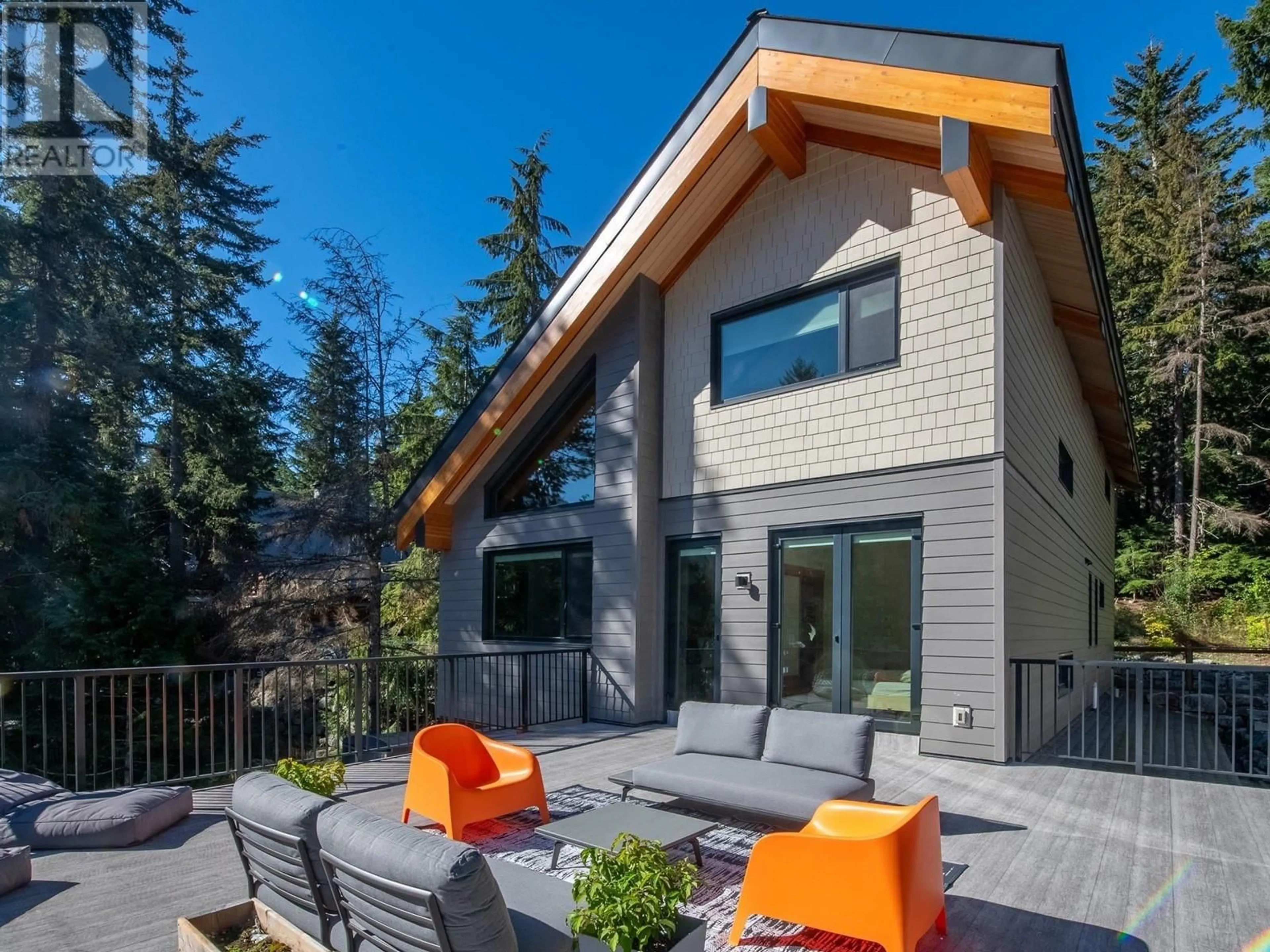 Frontside or backside of a home for 9206 EMERALD DRIVE, Whistler British Columbia V8E0G5