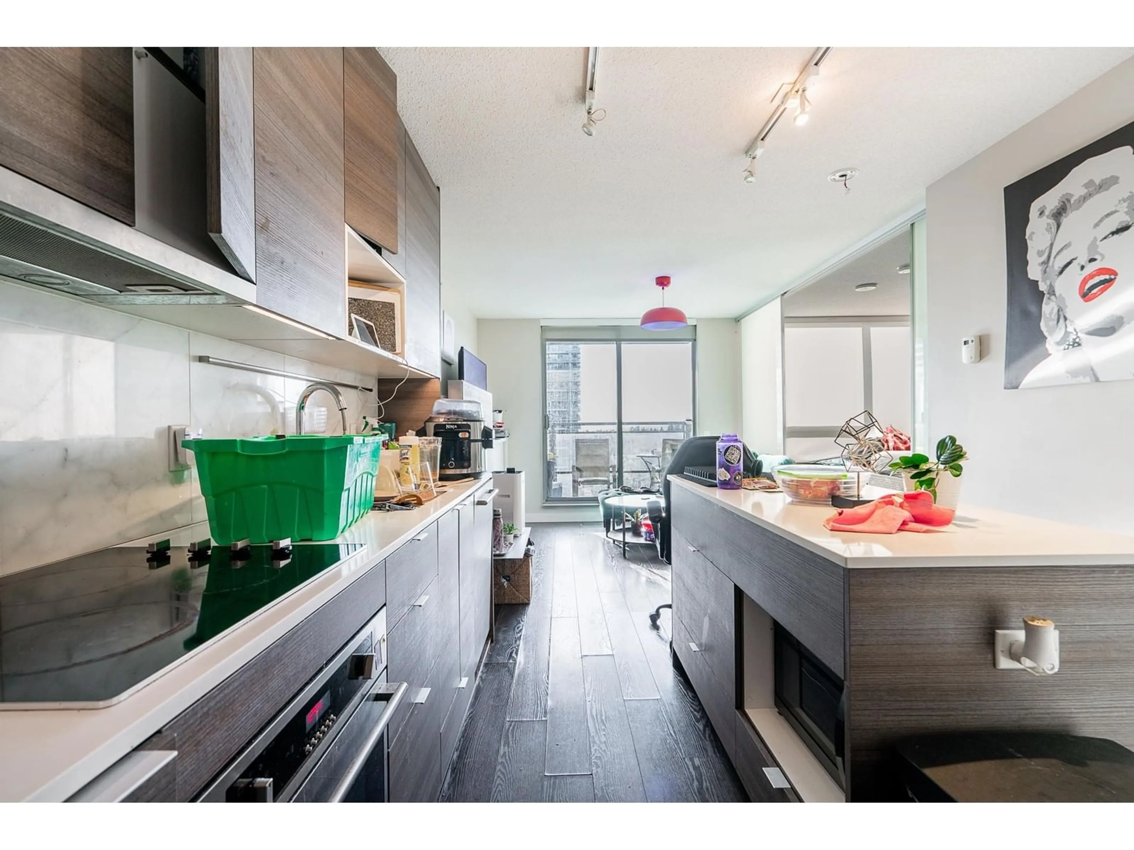 Open concept kitchen, unknown for 2005 - 13398 104, Surrey British Columbia V3T1V6