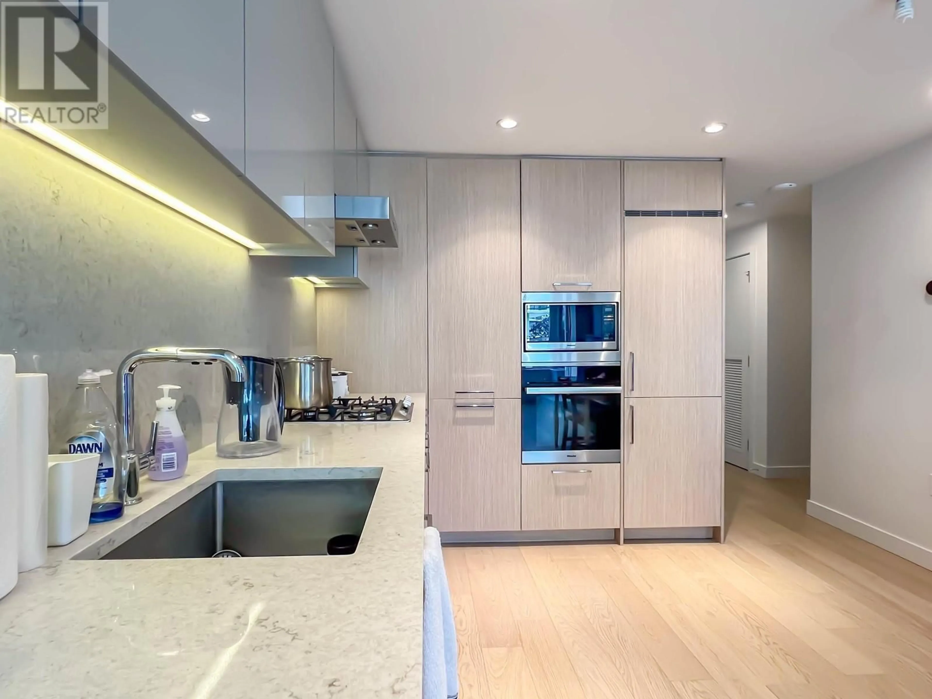 Contemporary kitchen, unknown for 1006 8160 MCMYN WAY, Richmond British Columbia V6X0V2