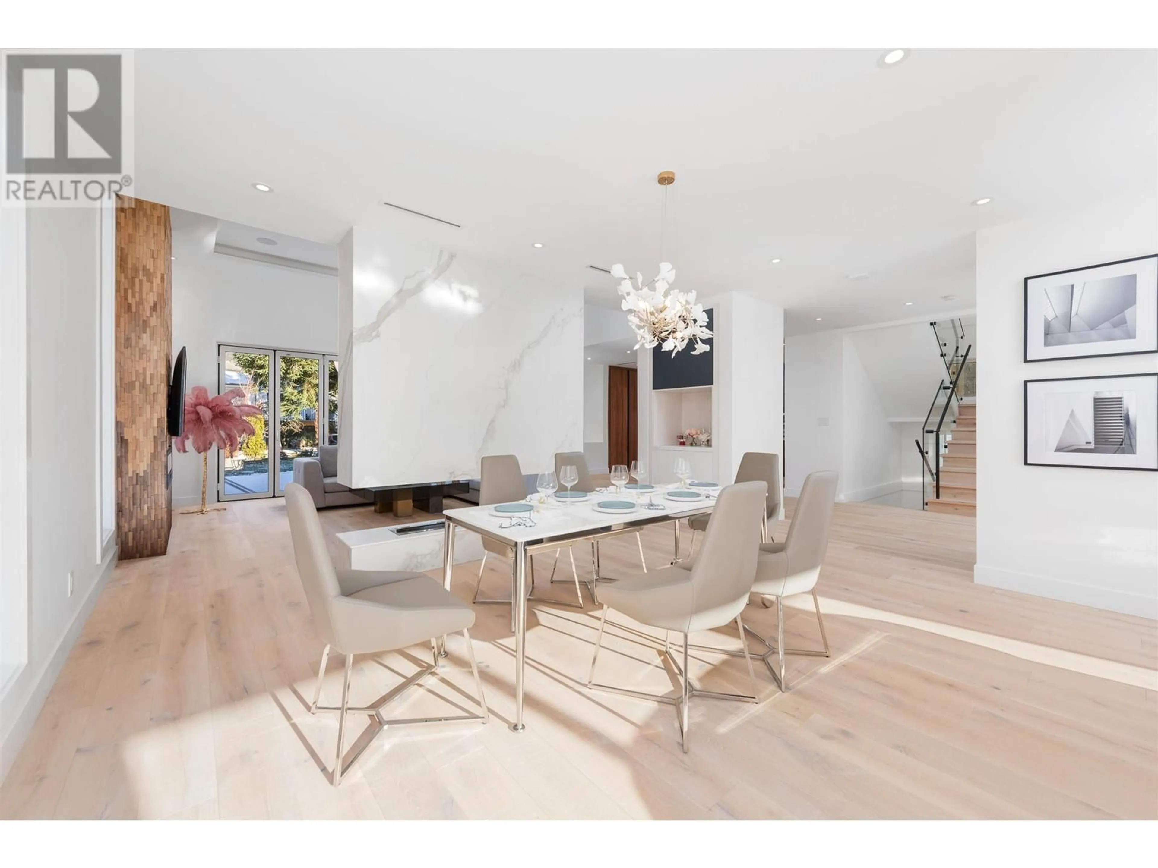 Dining room, wood floors for 4082 SUNNYCREST DRIVE, North Vancouver British Columbia V7R3E4