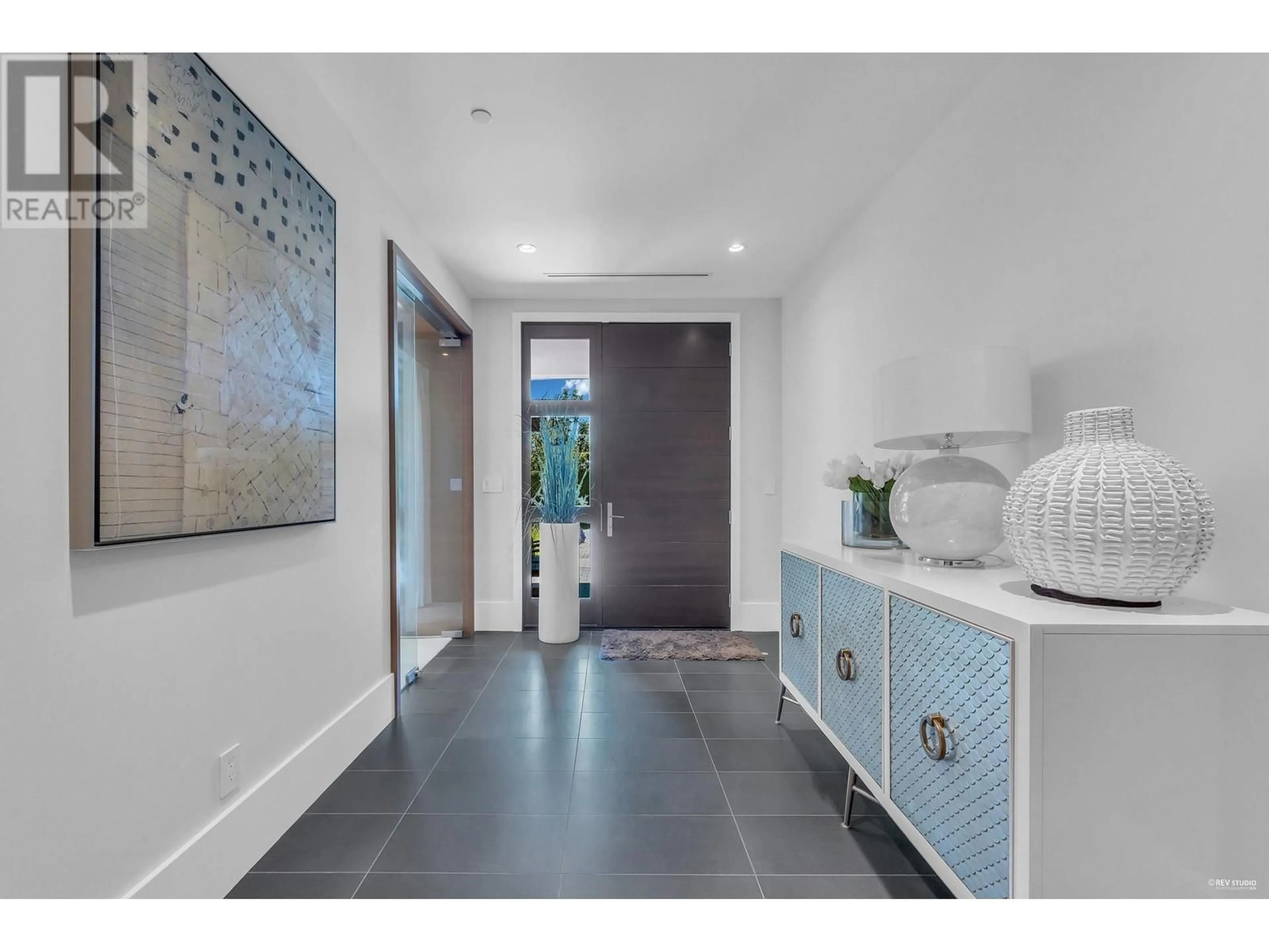 Indoor entryway, wood floors for 2728 HIGHVIEW PLACE, West Vancouver British Columbia V7S0A4