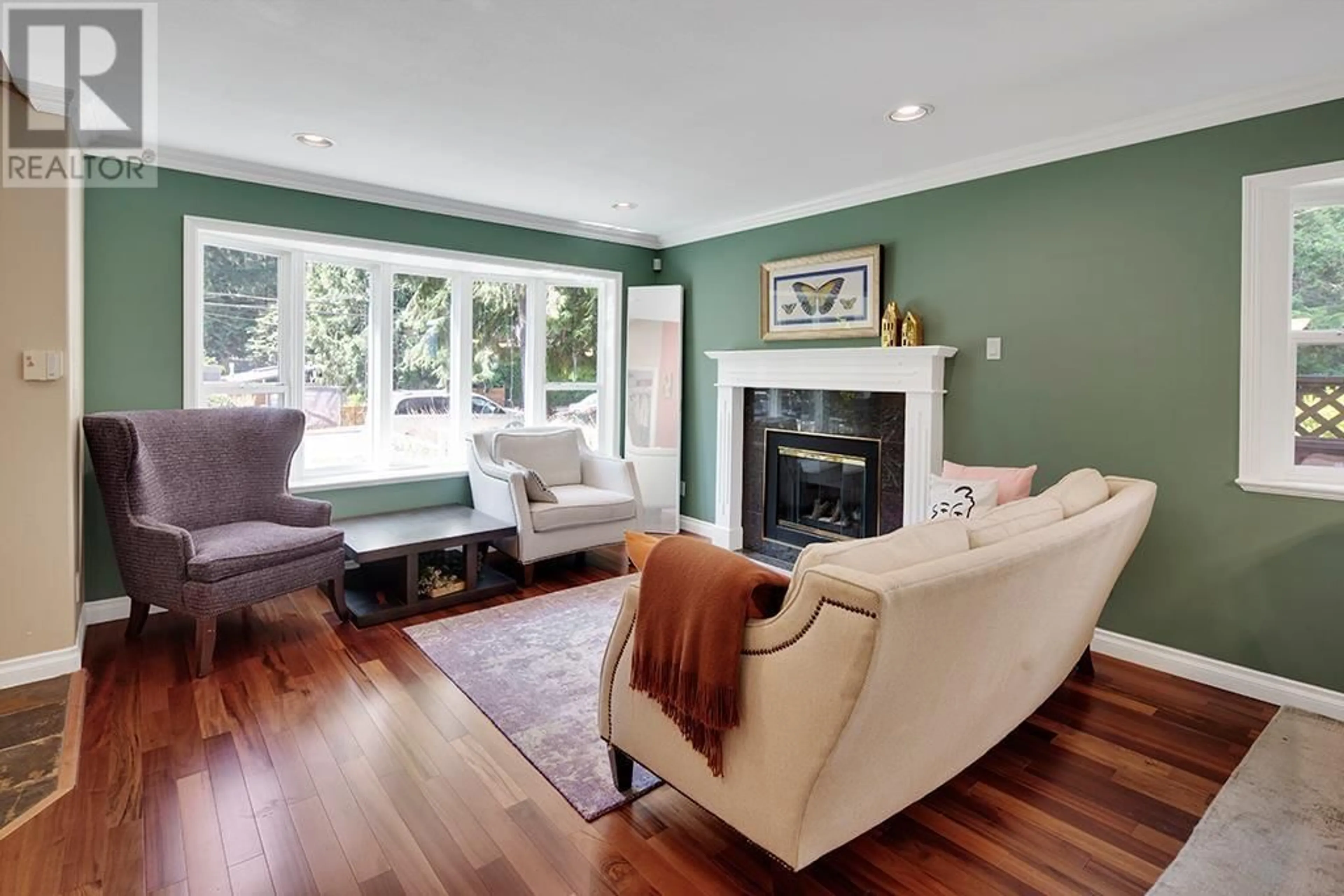 Living room, wood floors for 1502 RIVERSIDE DRIVE, North Vancouver British Columbia V7H1V5