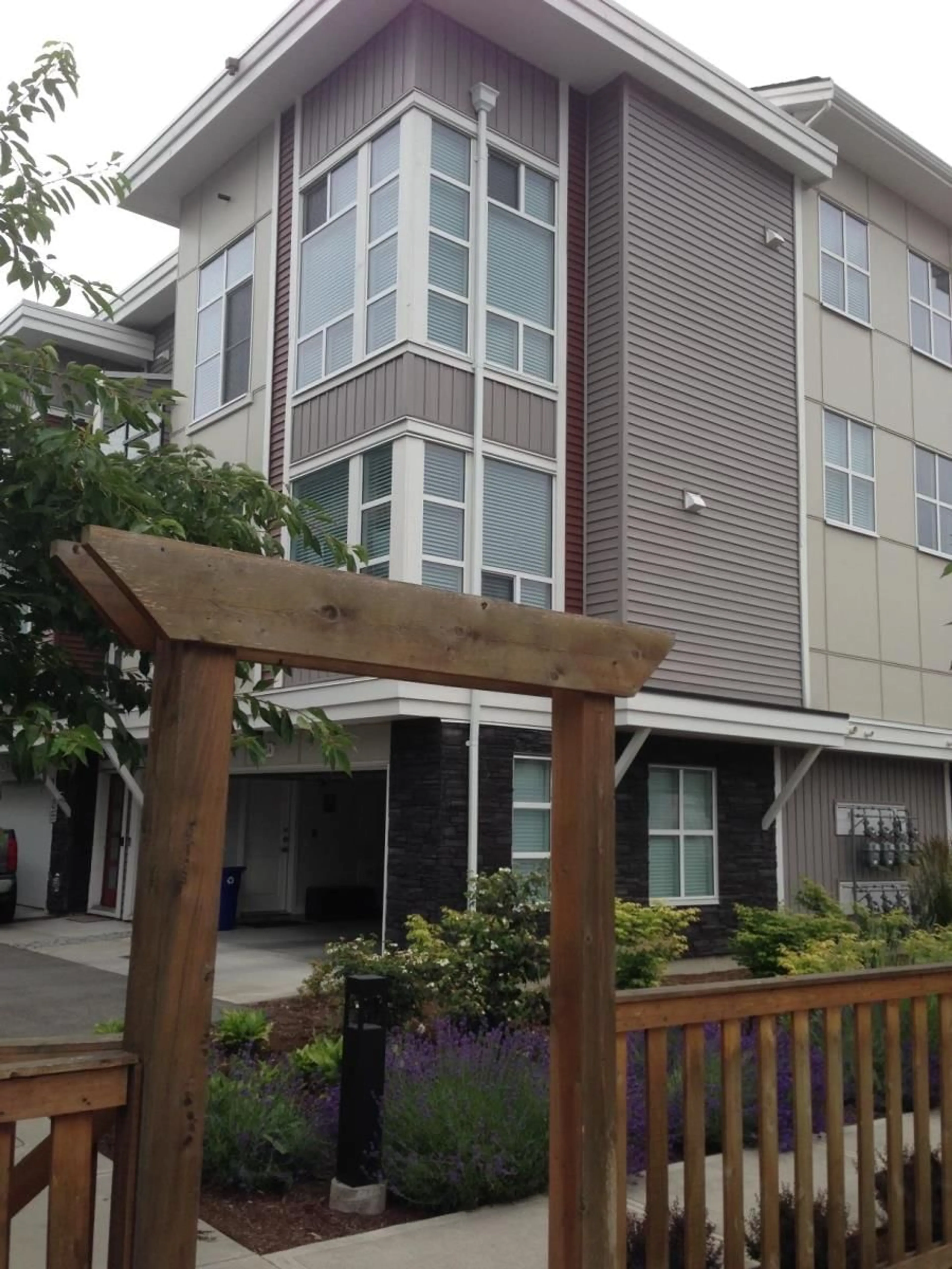 A pic from exterior of the house or condo, the front or back of building for 24 8466 MIDTOWN WAY, Chilliwack British Columbia V2P0G8