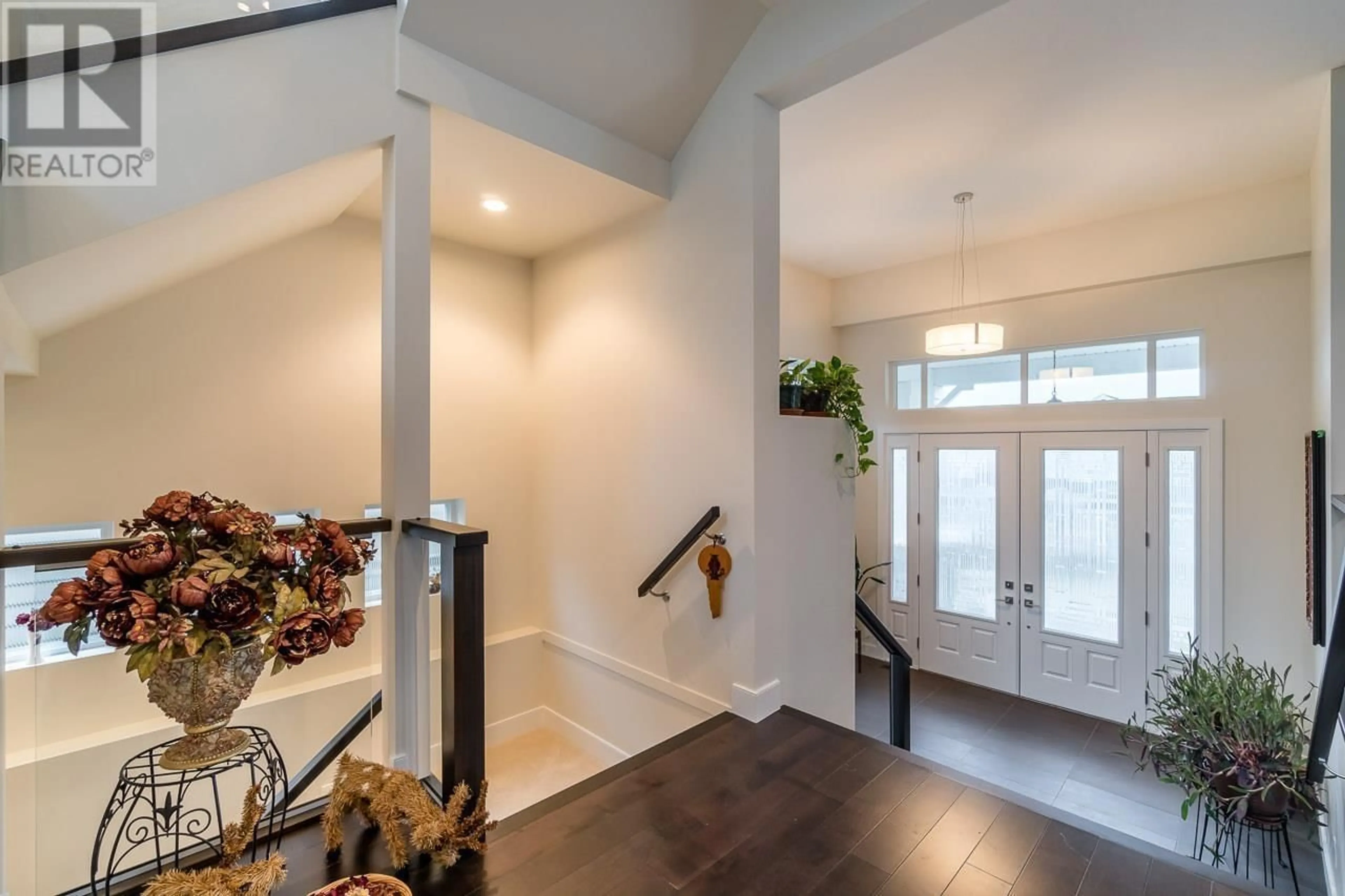 Indoor entryway for 3545 HIGHLAND DRIVE, Coquitlam British Columbia V3E0K2