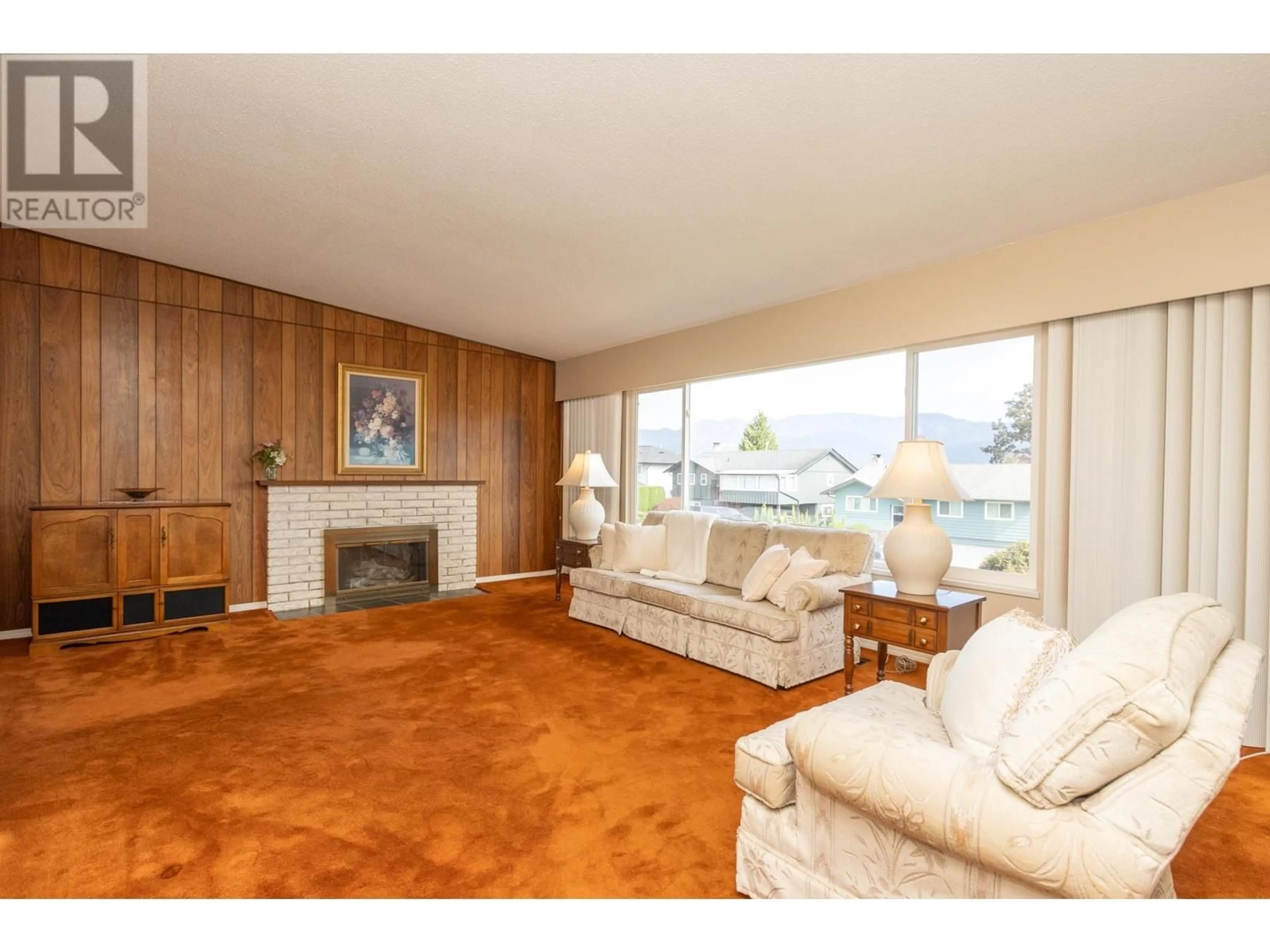 Living room, wood floors for 4224 GLENHAVEN CRESCENT, North Vancouver British Columbia V7G1B9