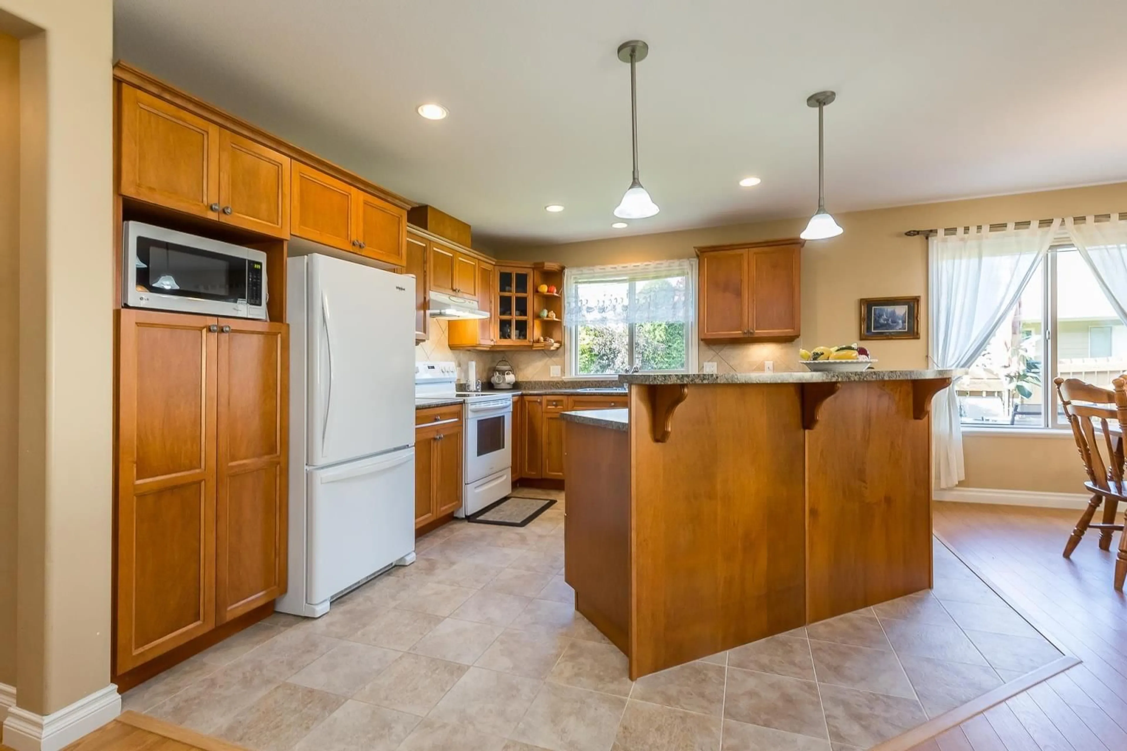 Open concept kitchen for 139 46000 THOMAS ROAD|Vedder Crossing, Chilliwack British Columbia V2R5W6