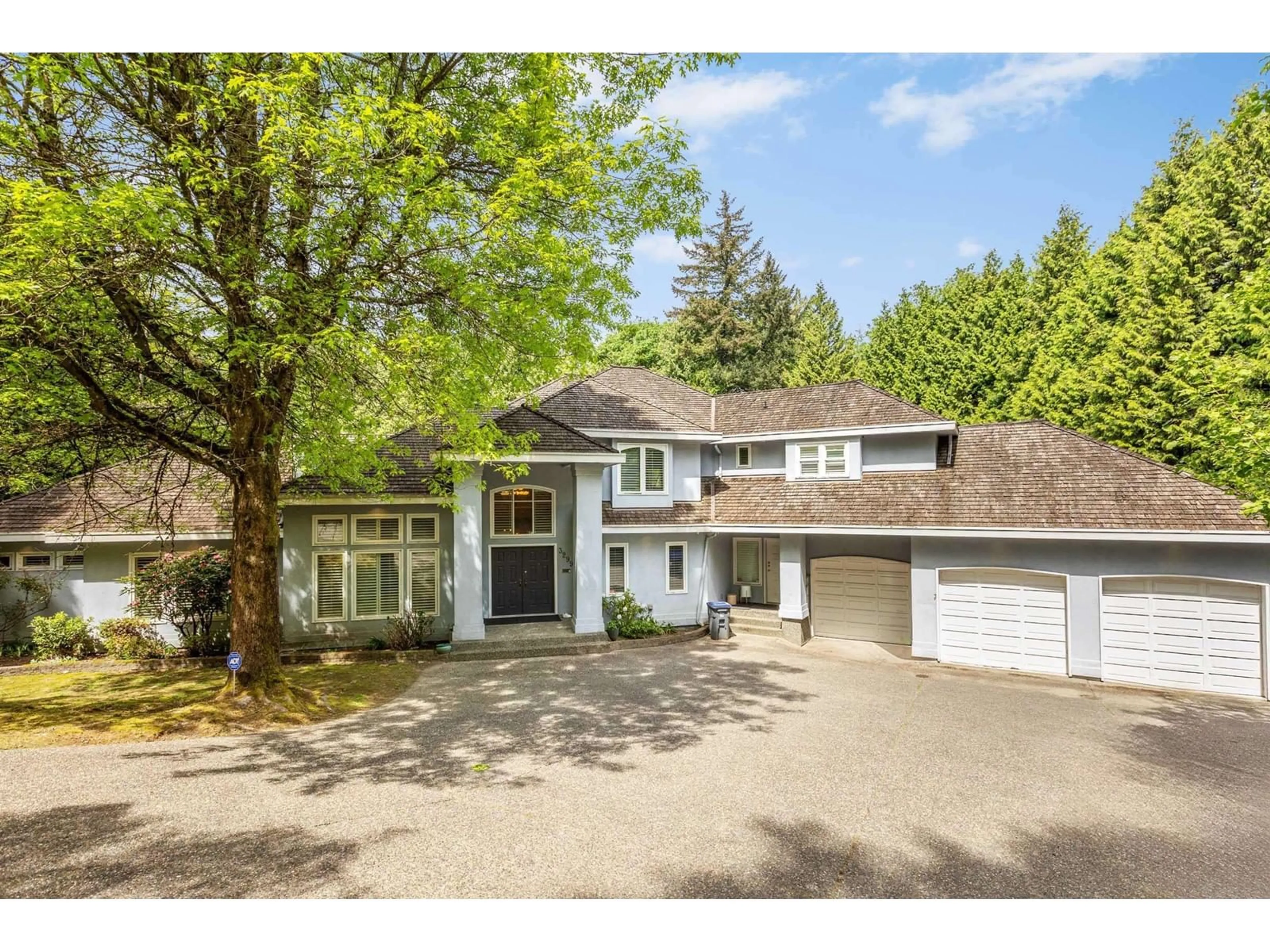 Frontside or backside of a home for 3299 137A STREET, Surrey British Columbia V4P2B5