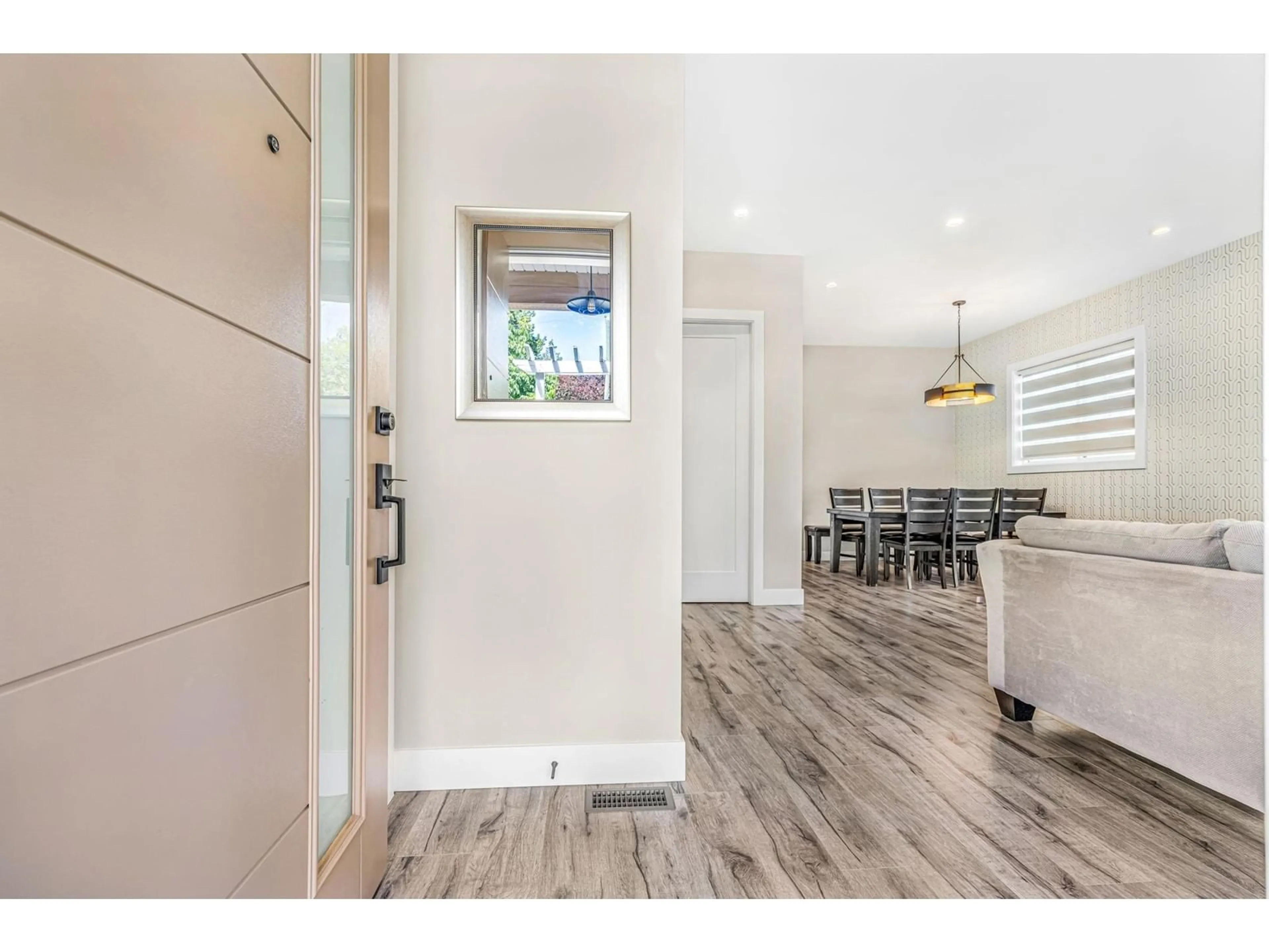 Indoor entryway, wood floors for 21038 72 AVENUE, Langley British Columbia V2Y0T3