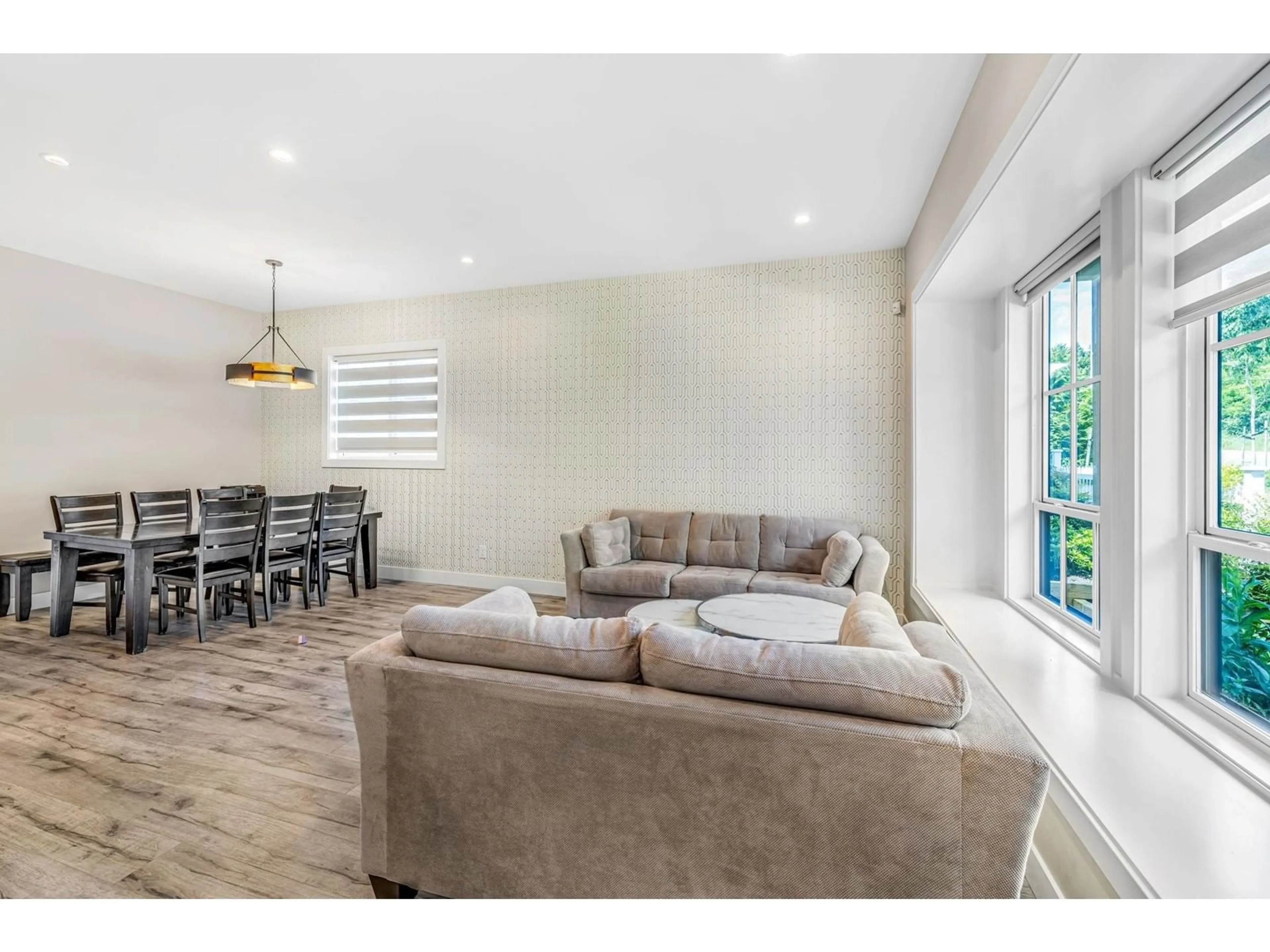 Living room, wood floors for 21038 72 AVENUE, Langley British Columbia V2Y0T3