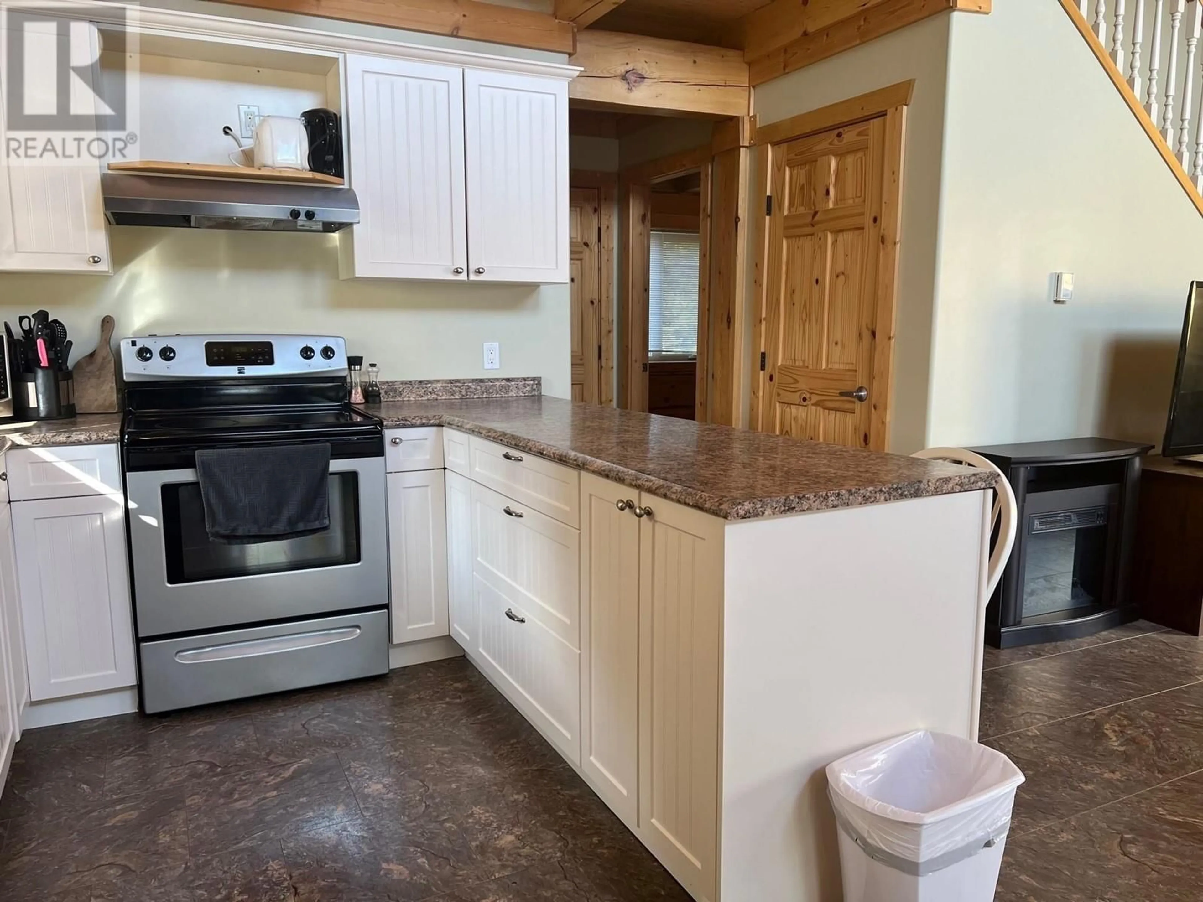 Standard kitchen, wood floors, cottage for 10405 LEMIEUX STREET, Hudsons Hope British Columbia V0C1V0