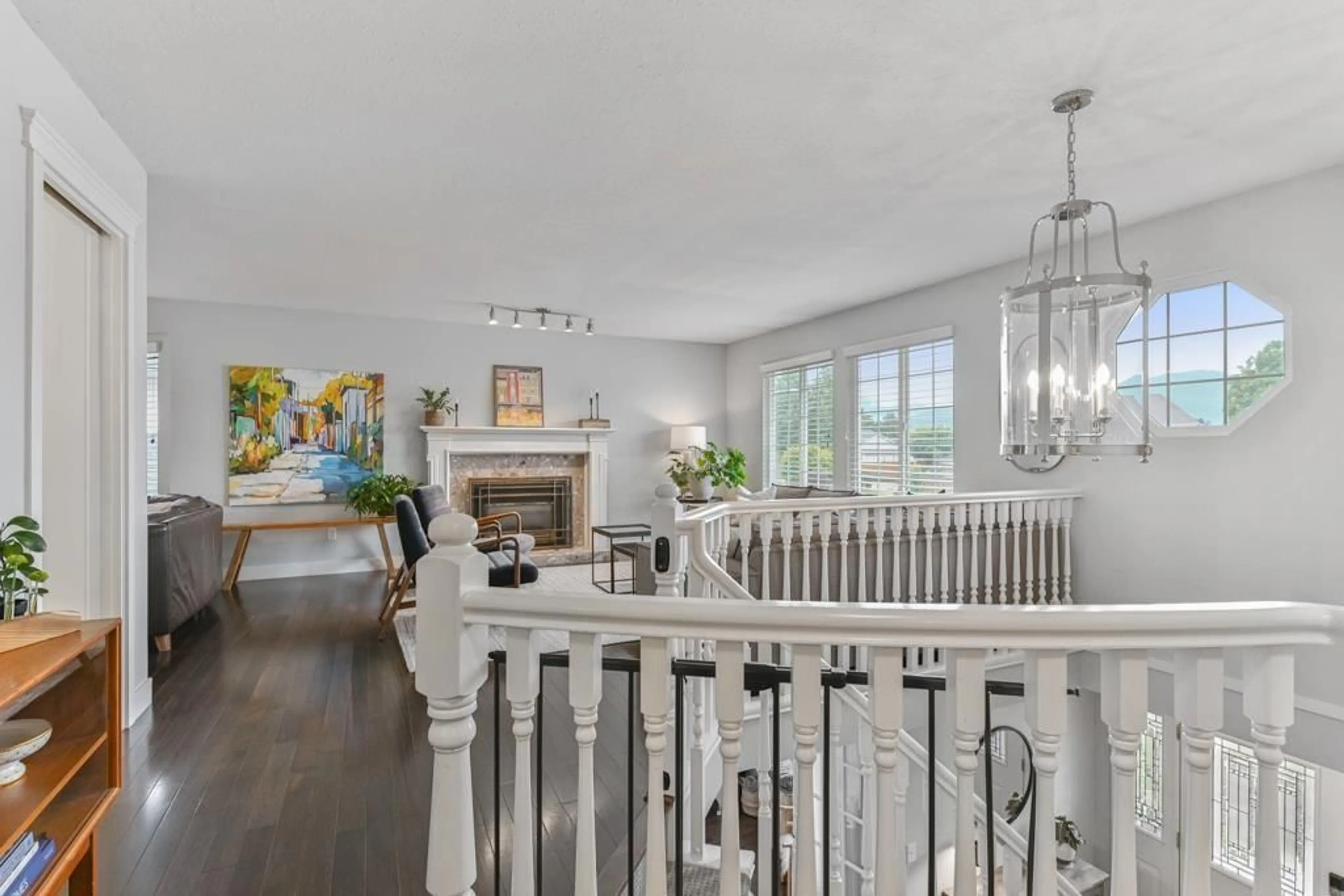 Indoor foyer, wood floors for 7636 DIAMOND CRESCENT, Chilliwack British Columbia V2R3A8