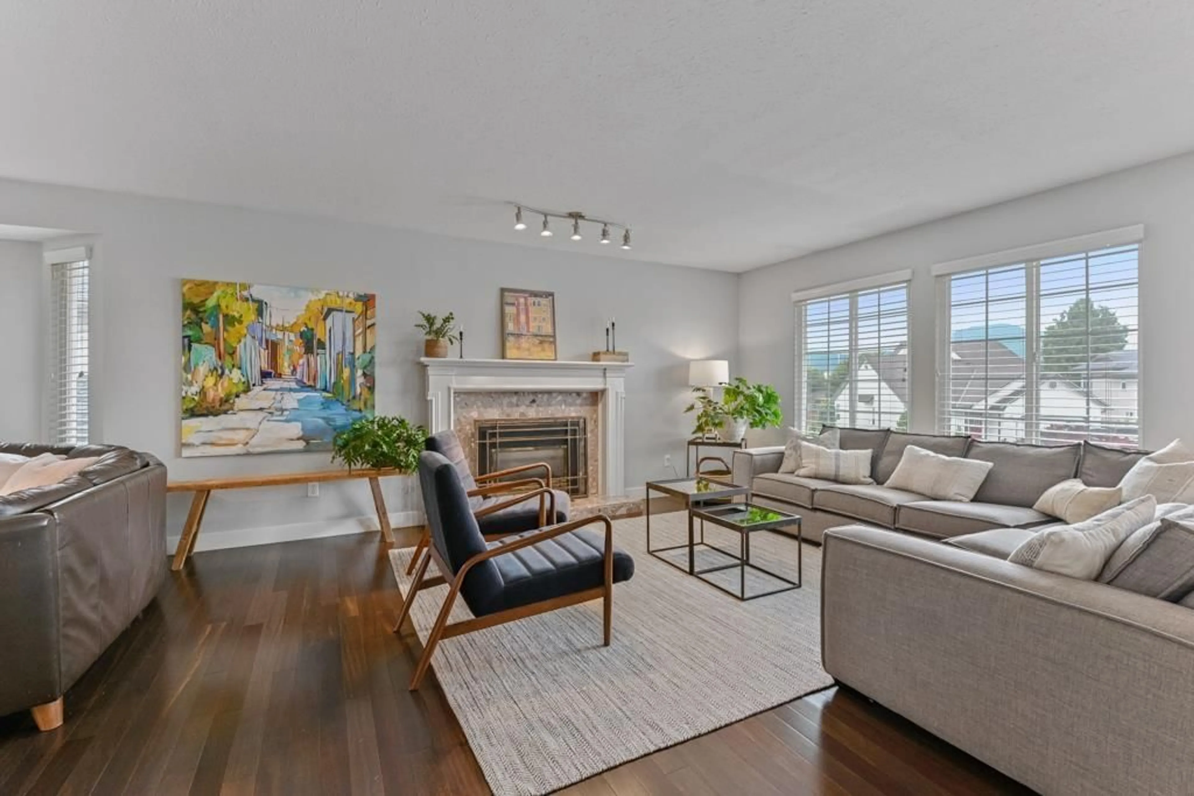 Living room, wood floors for 7636 DIAMOND CRESCENT, Chilliwack British Columbia V2R3A8