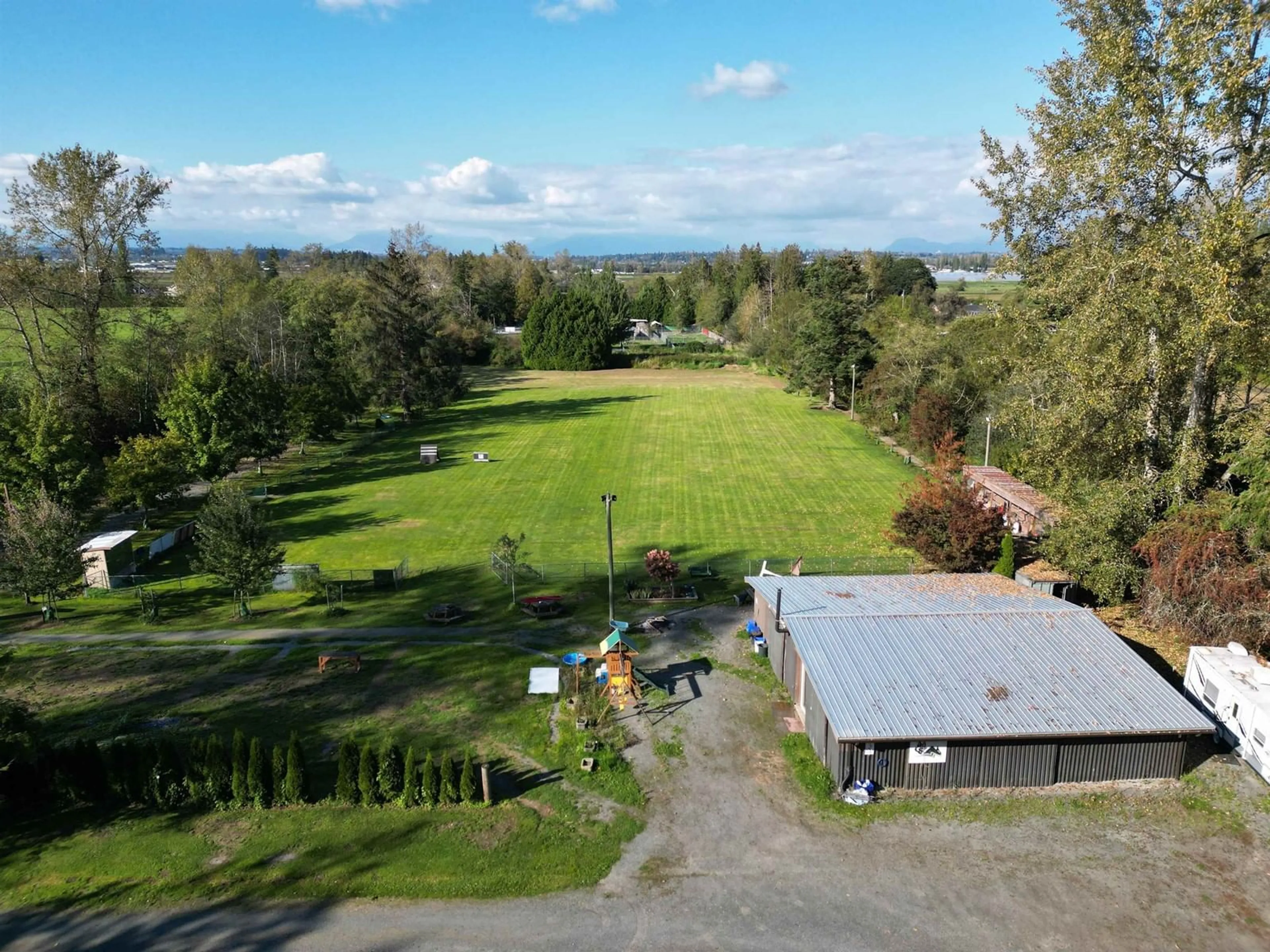 Fenced yard for 18033 29A AVENUE, Surrey British Columbia V3S9V2