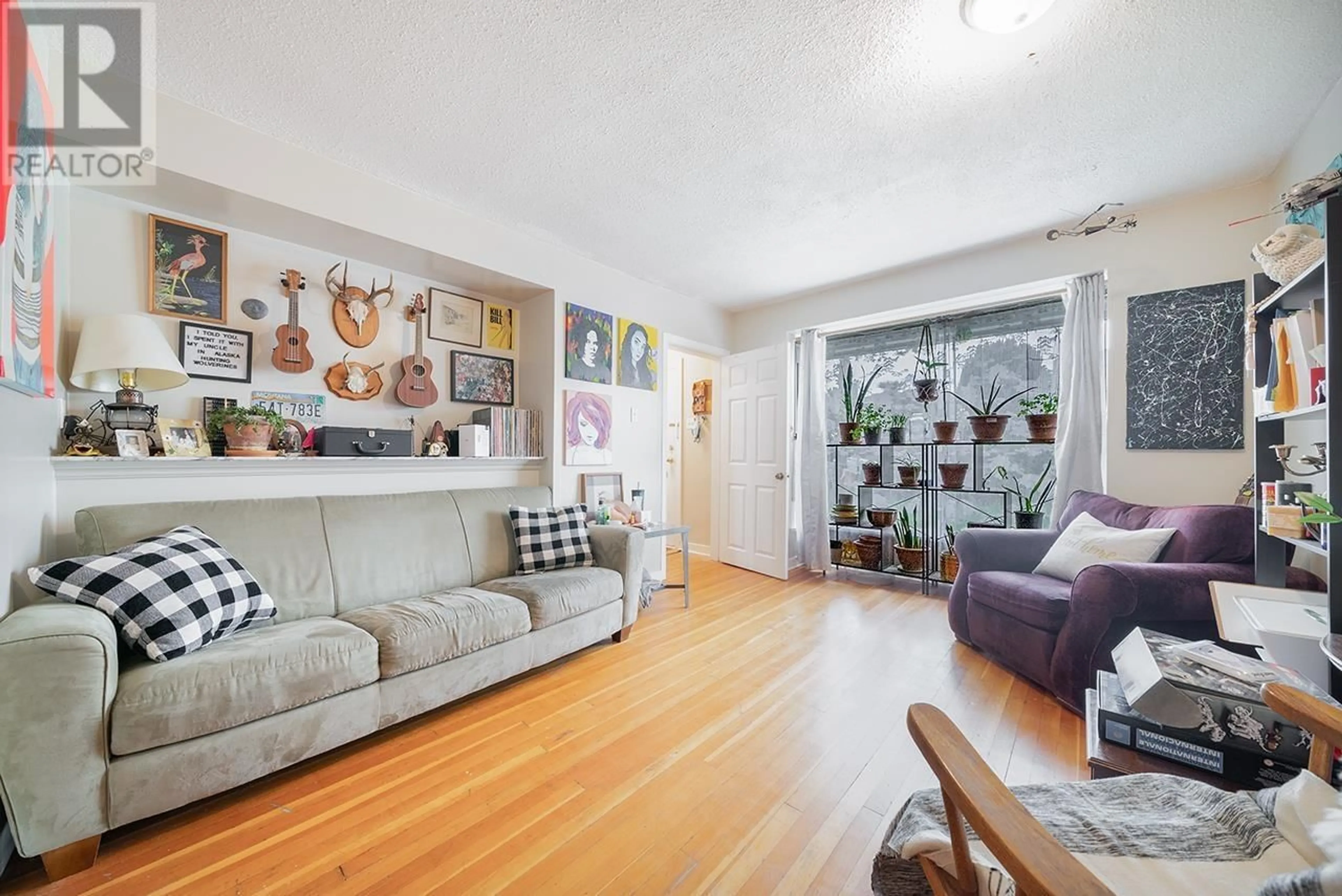 Living room, wood floors for 5320 KNIGHT STREET, Vancouver British Columbia V5P2T9