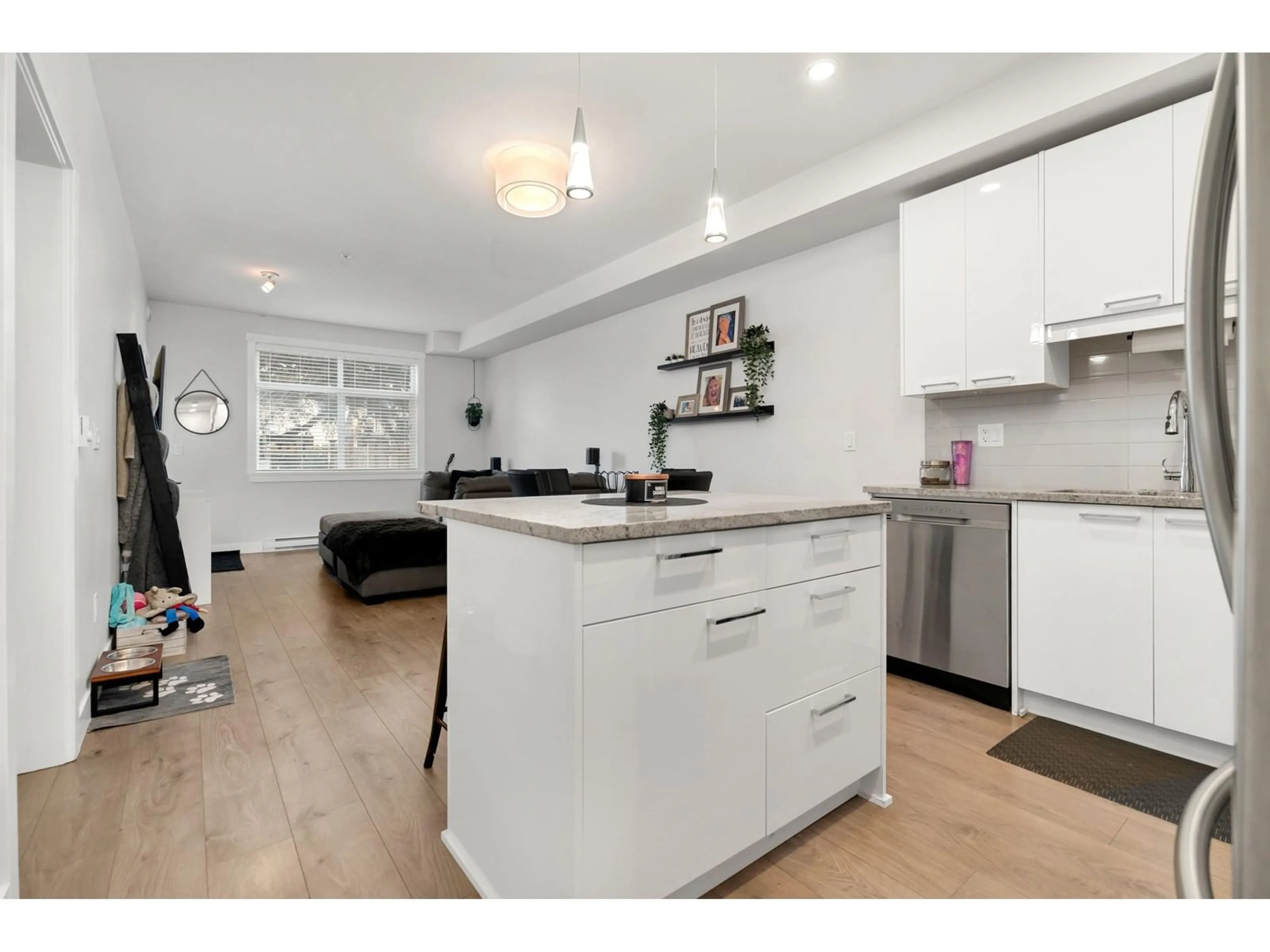 Open concept kitchen, wood/laminate floor for 117 - 20696 EASTLEIGH, Langley British Columbia V3A4C4