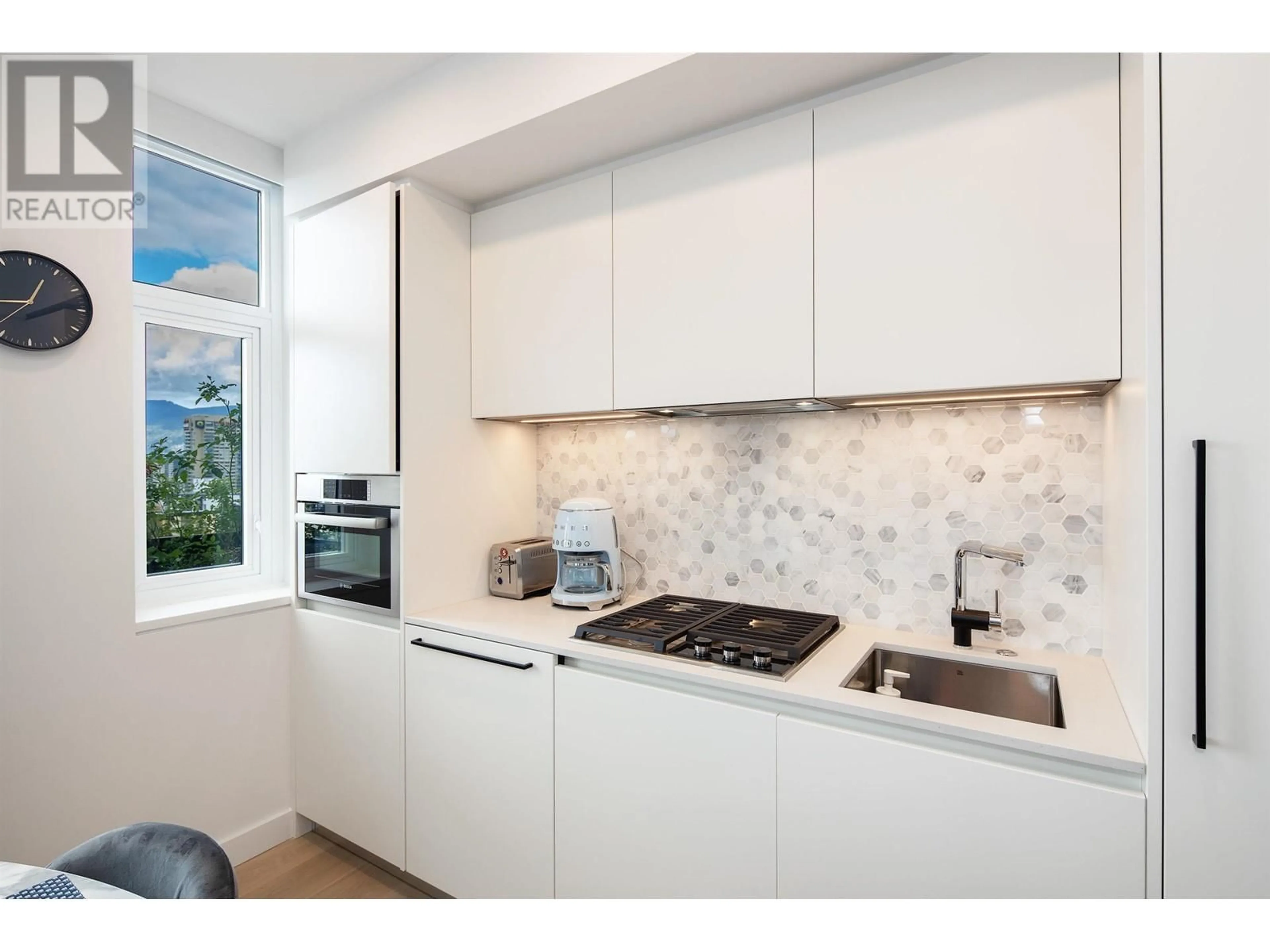 Standard kitchen for 1103 1180 BROUGHTON STREET, Vancouver British Columbia V6G2B1