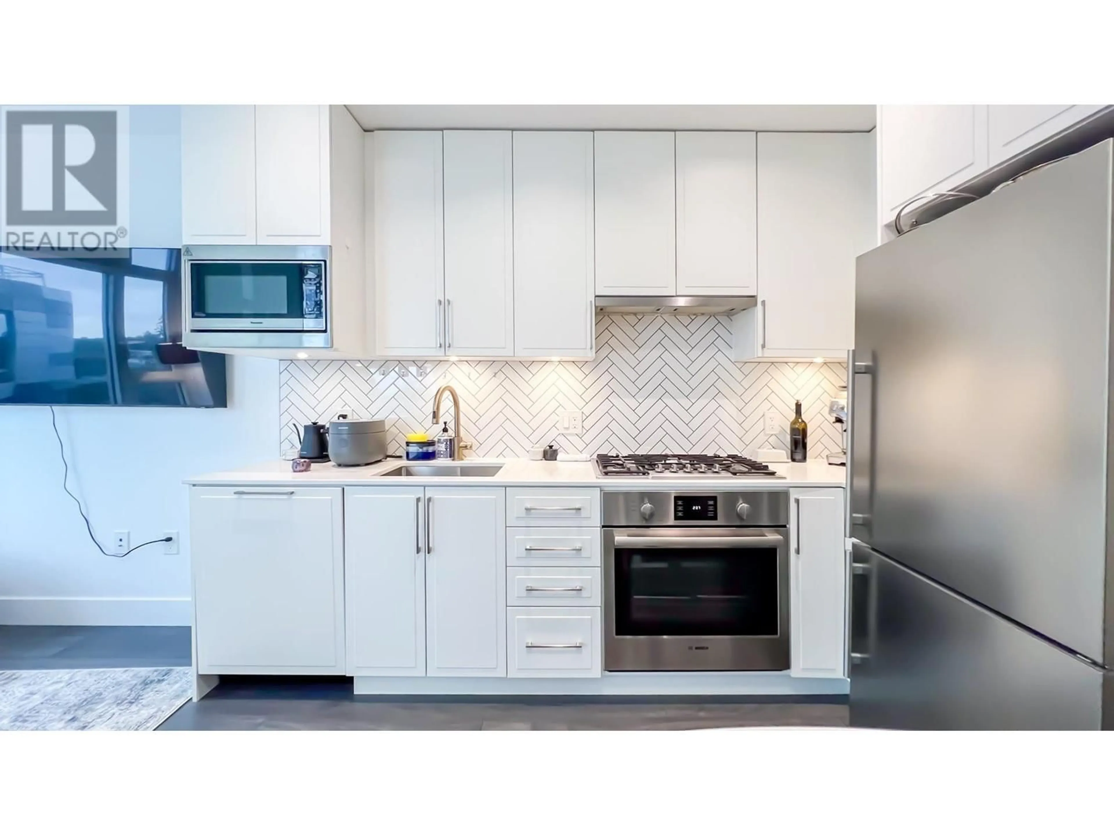 Contemporary kitchen, ceramic floors for 502 2435 KINGSWAY, Vancouver British Columbia V5R0K5