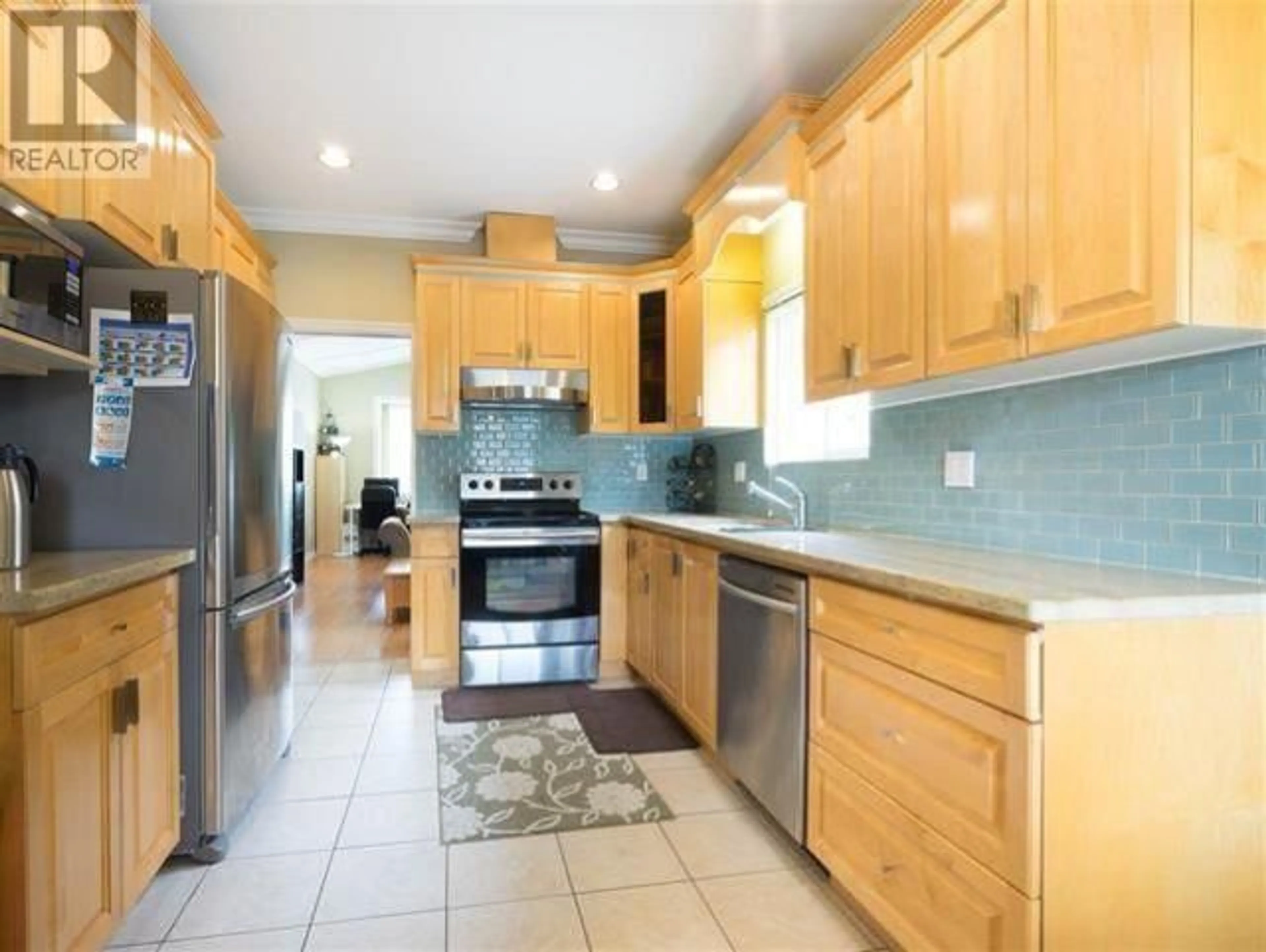 Kitchen, wood floors for 2052 WESTVIEW DRIVE, North Vancouver British Columbia V7M3B2