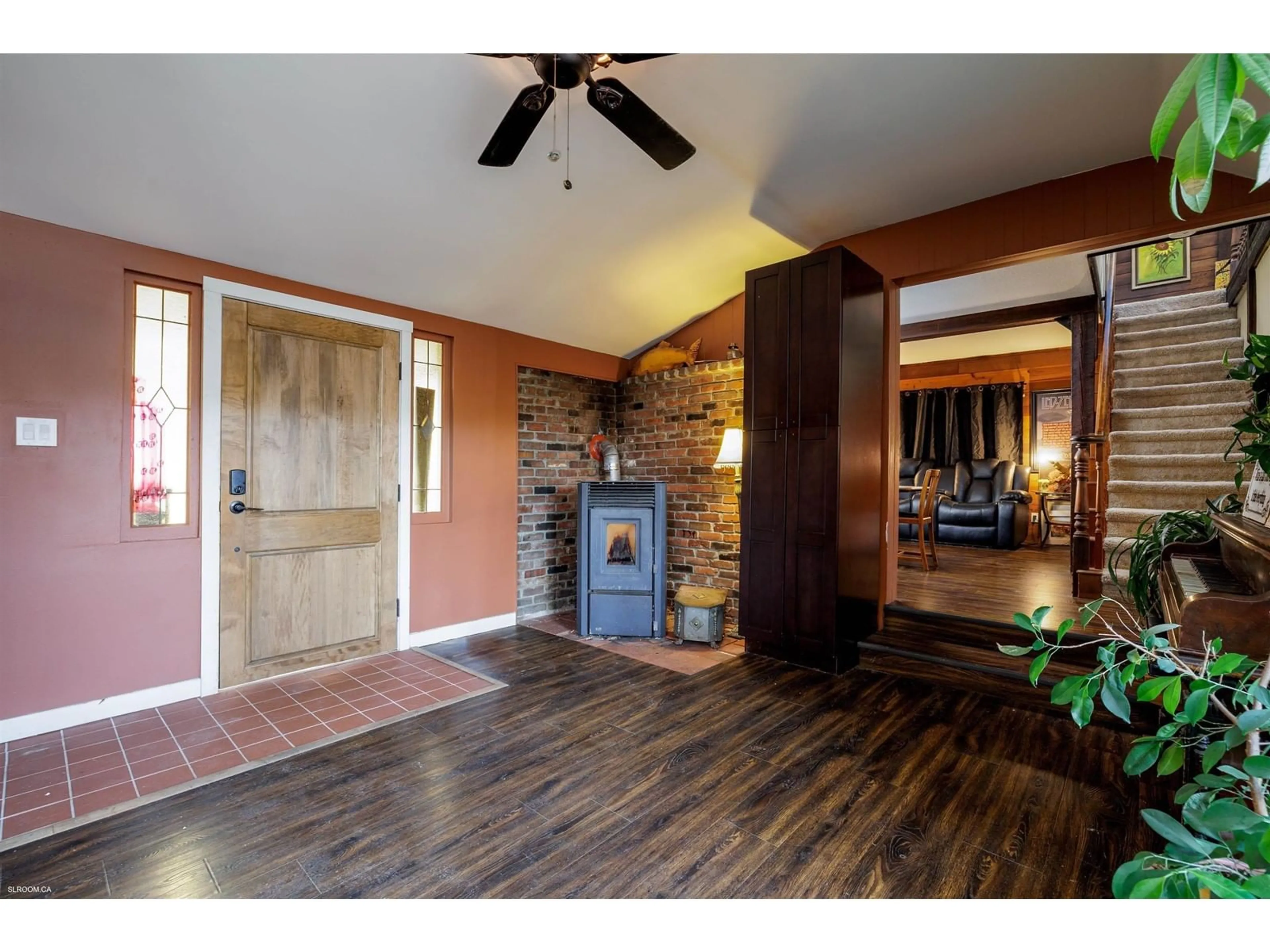 Indoor entryway, wood floors for 30343 DEWDNEY TRUNK ROAD, Mission British Columbia V4S1C3