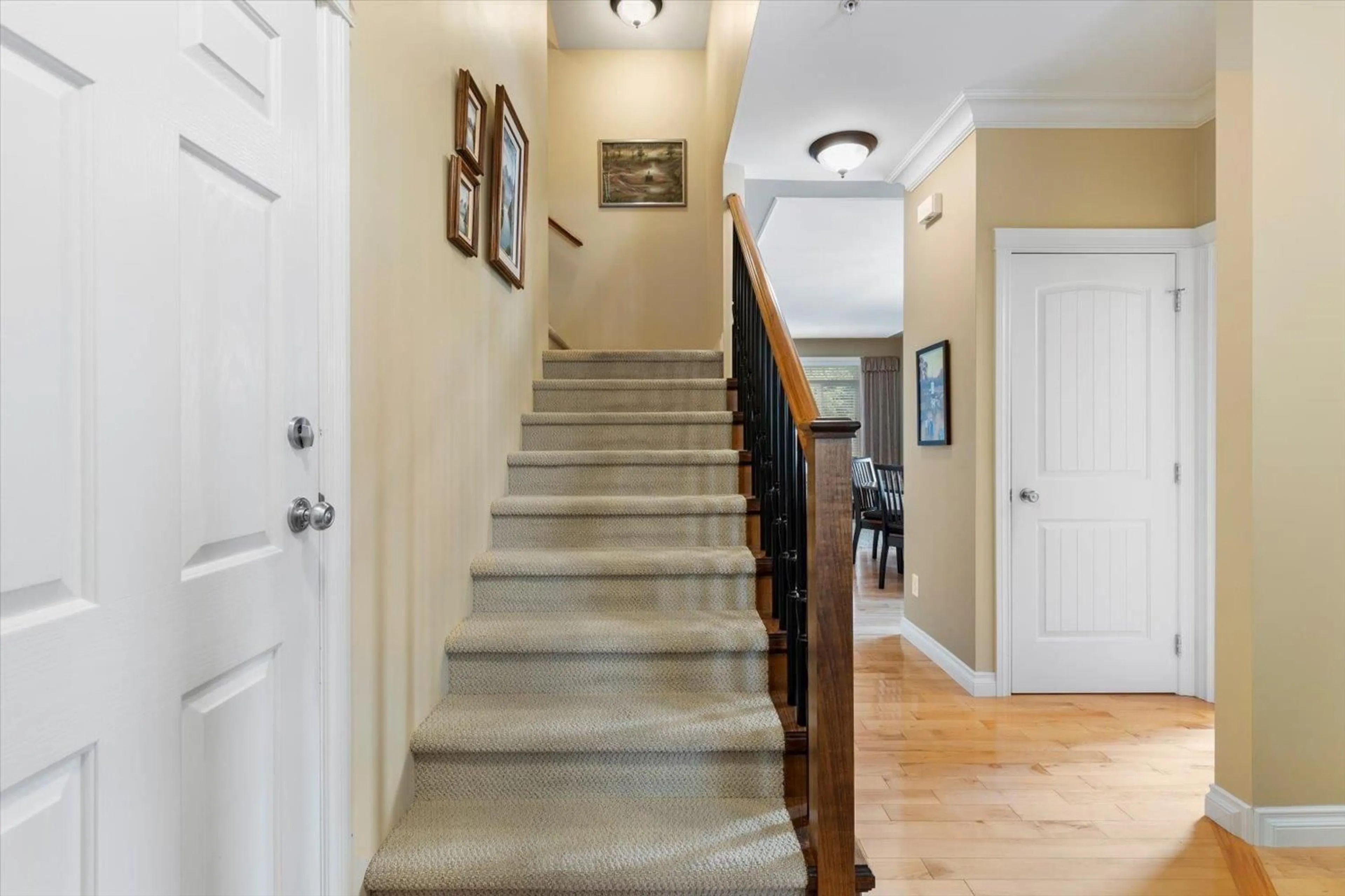 Indoor entryway, wood floors for 59 36260 MCKEE ROAD, Abbotsford British Columbia V3G0A9