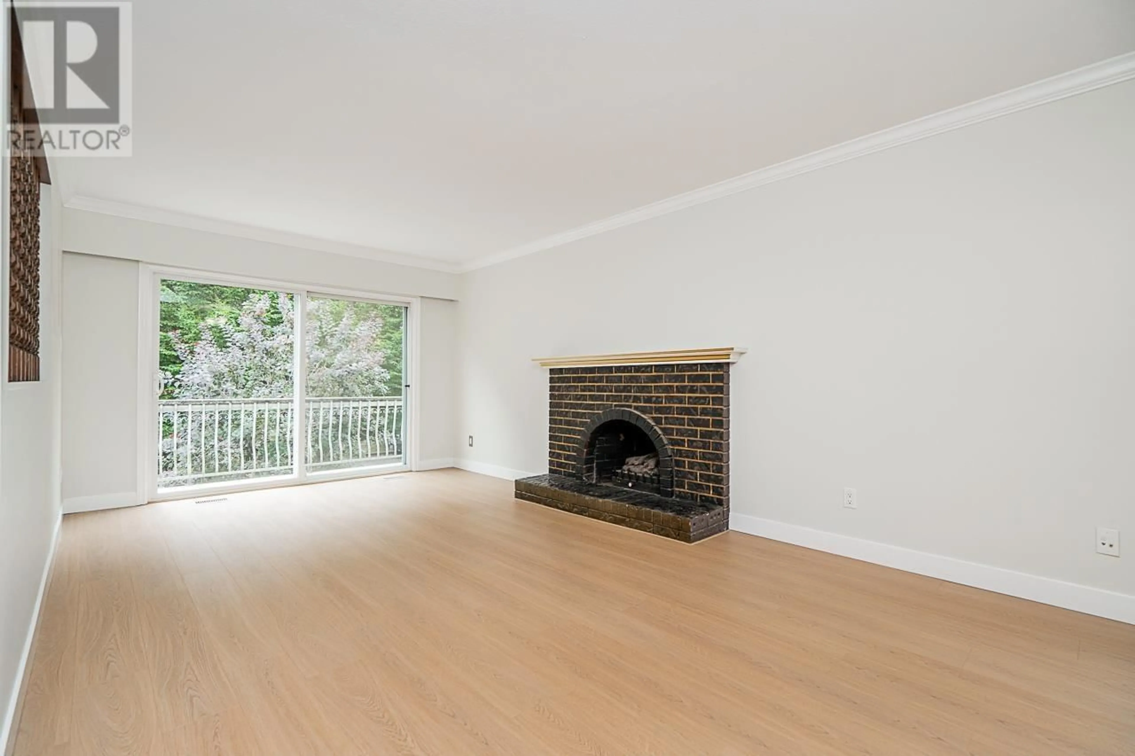 Living room, wood floors for 1379-1381 E 11TH AVENUE, Vancouver British Columbia V5N1Y6