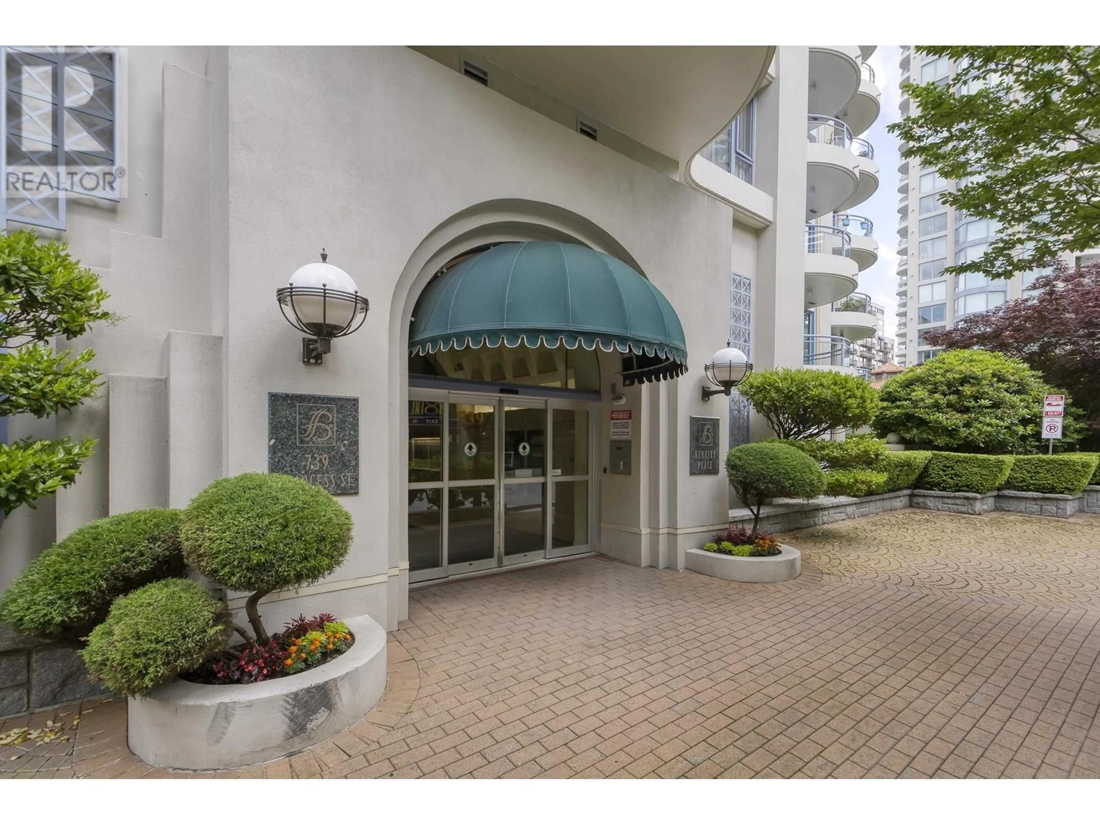 Indoor foyer for 1305 739 PRINCESS STREET, New Westminster British Columbia V3M6V6