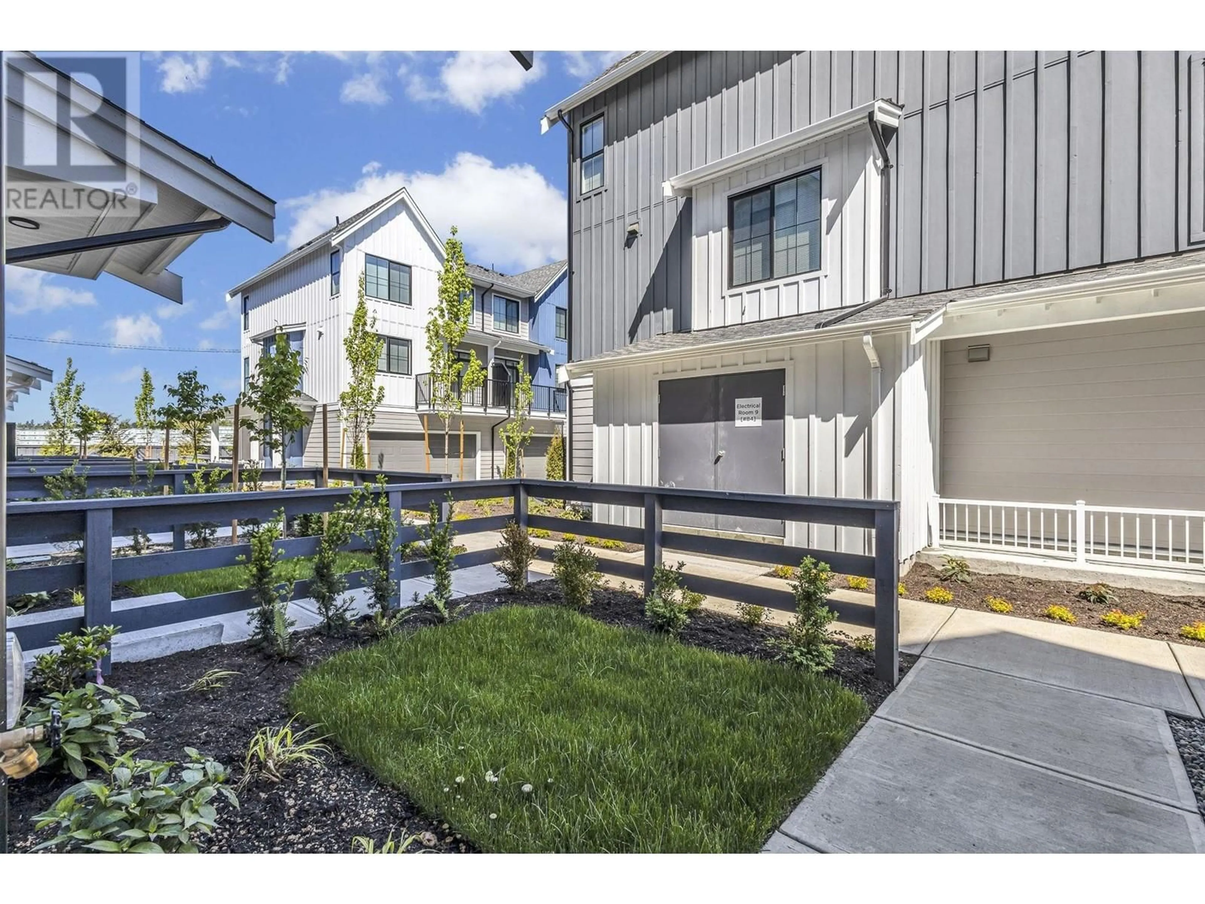 A pic from exterior of the house or condo, the fenced backyard for 59 488 FURNESS STREET, New Westminster British Columbia V3M0M1