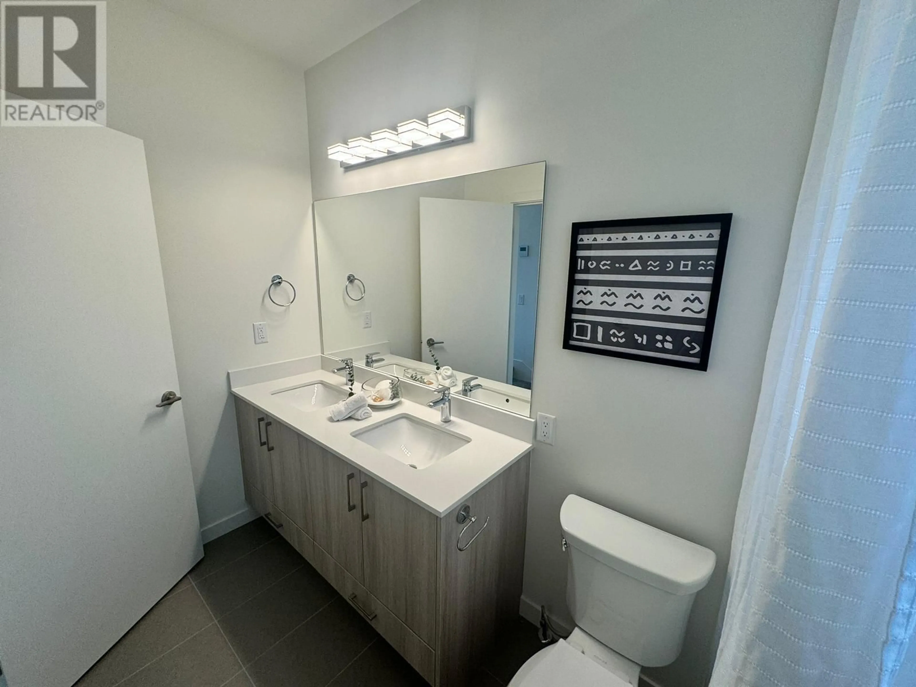 Standard bathroom, not visible floor for 11 6929 BALMORAL STREET, Burnaby British Columbia V5E0C7