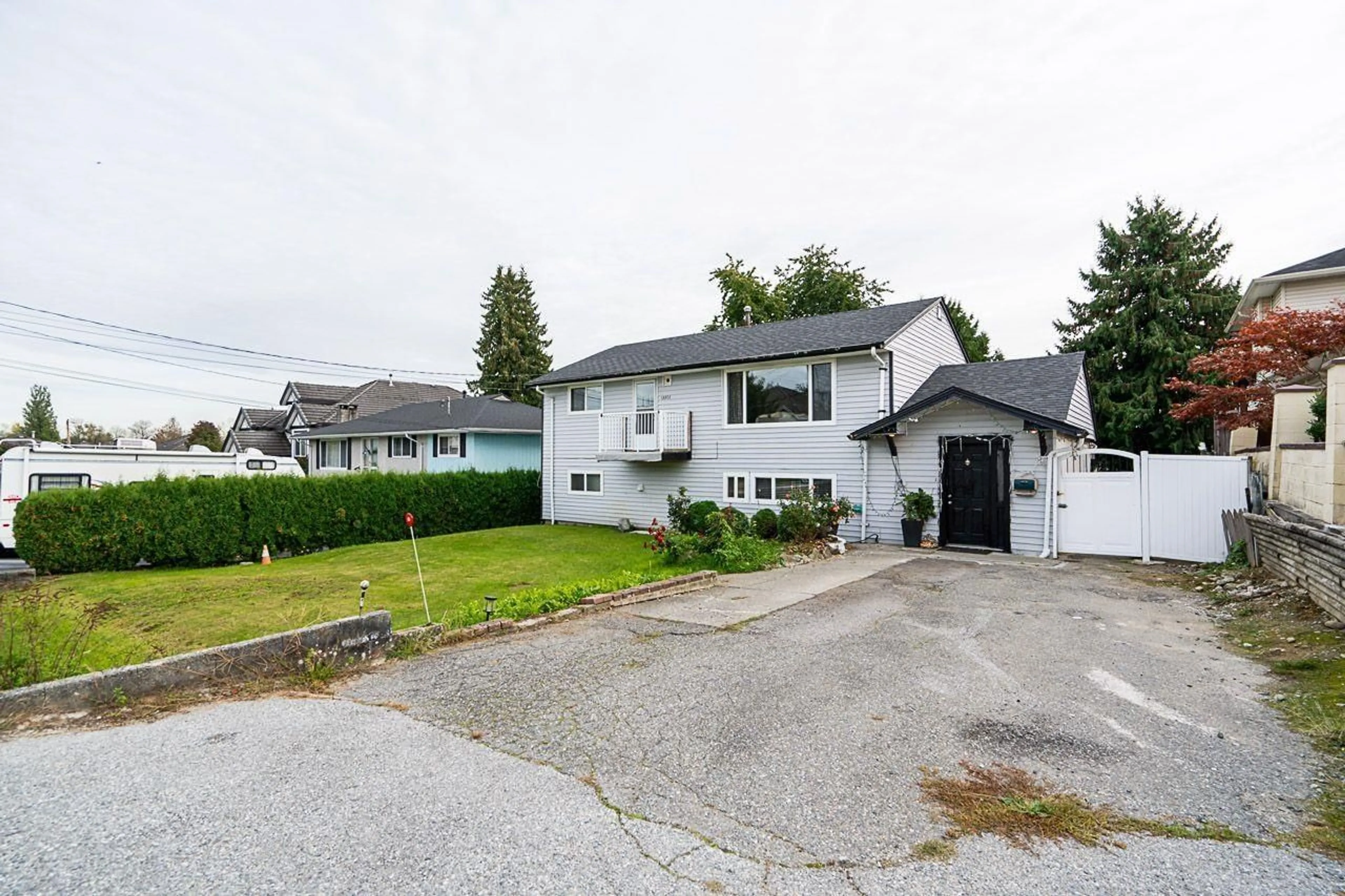 A pic from outside/outdoor area/front of a property/back of a property/a pic from drone, street for 13376 89A, Surrey British Columbia V3V1B3