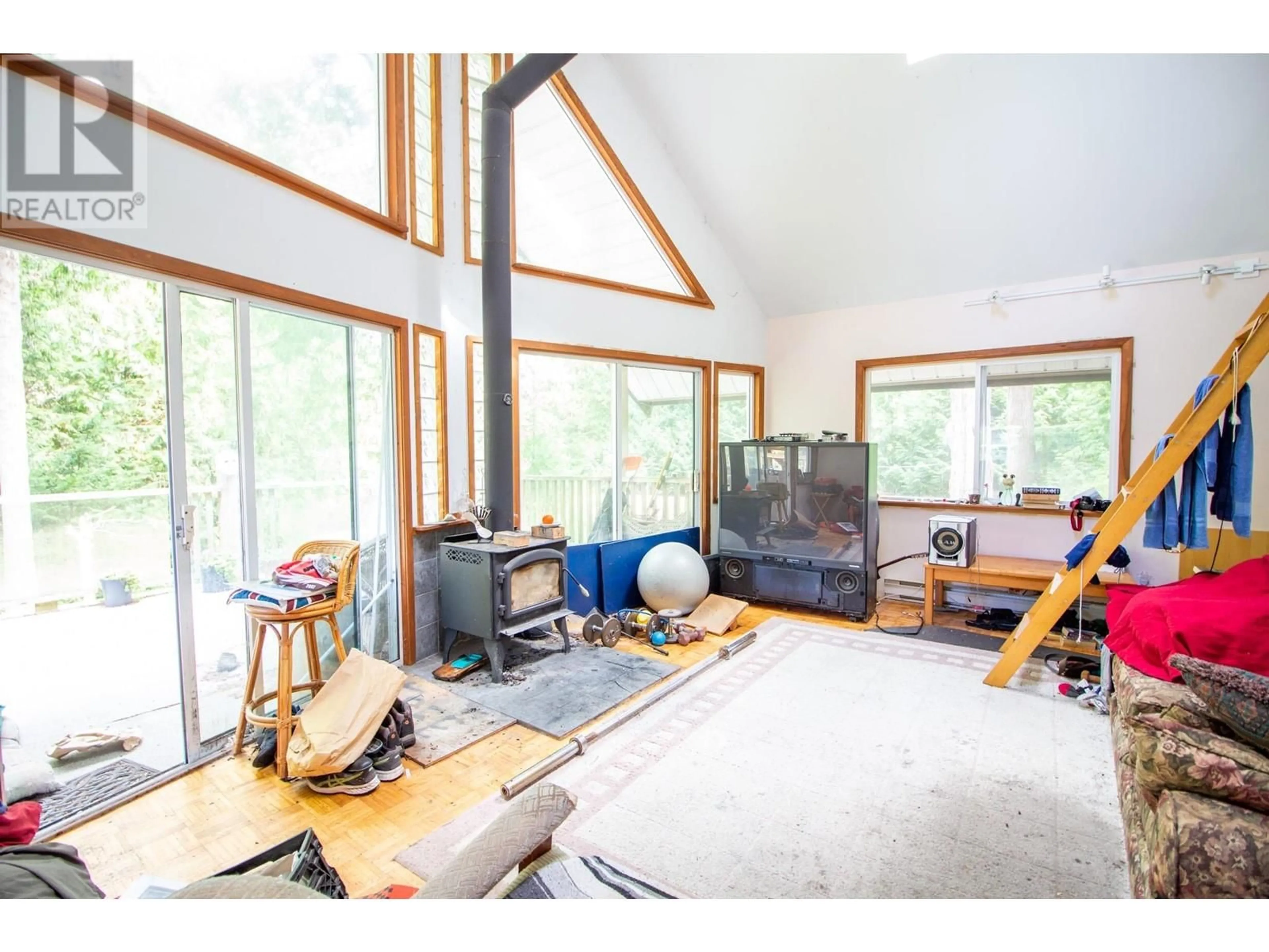 Other indoor space, wood floors for 7972 7976 WILDWOOD ROAD, Halfmoon Bay British Columbia V7Z1C8