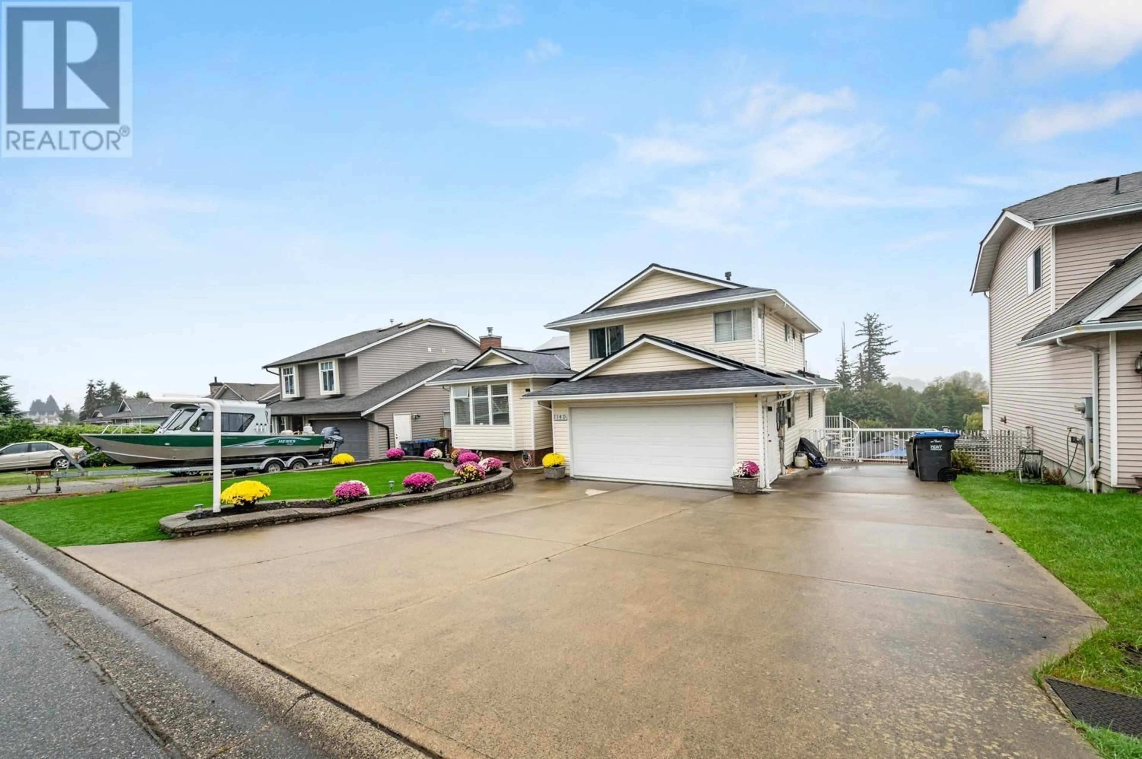 Home with vinyl exterior material, street for 1140 FRASERVIEW STREET, Coquitlam British Columbia V3C5H1