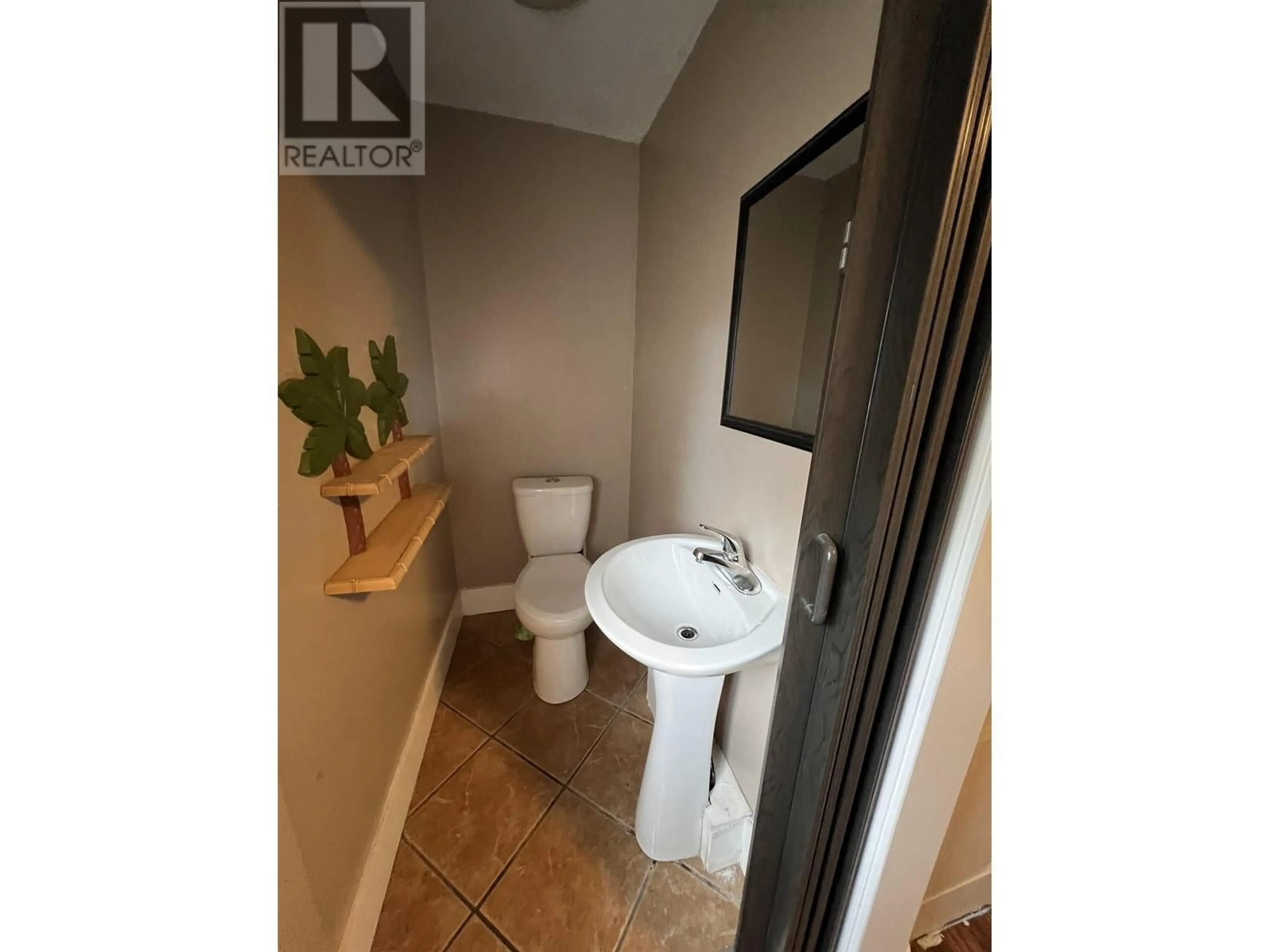 Bathroom, cement floor for 9724 102 AVENUE, Fort St. John British Columbia V1J2C8