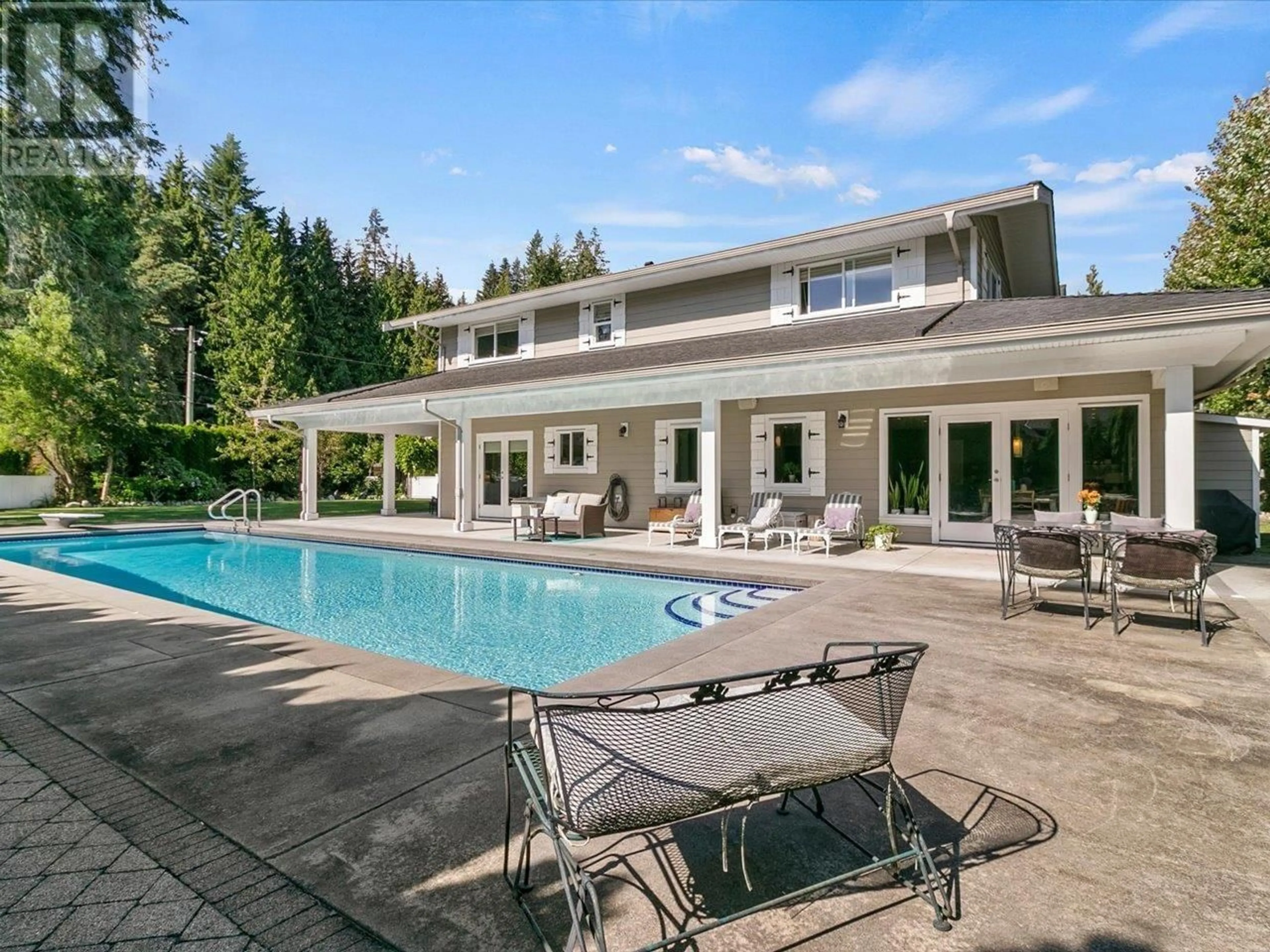 Indoor or outdoor pool for 320 MOYNE DRIVE, West Vancouver British Columbia V7S1J5